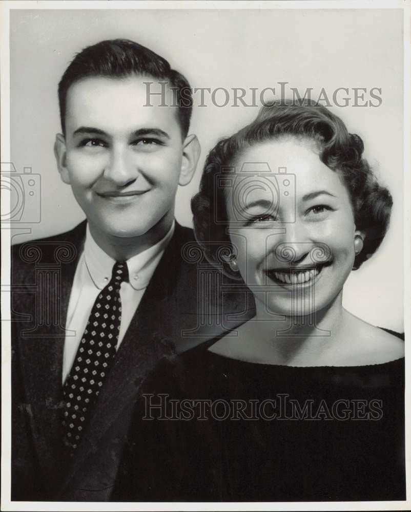 1956 Press Photo Erwin L. Treiger and fiancee Betty Lou Friedlander - lra44349