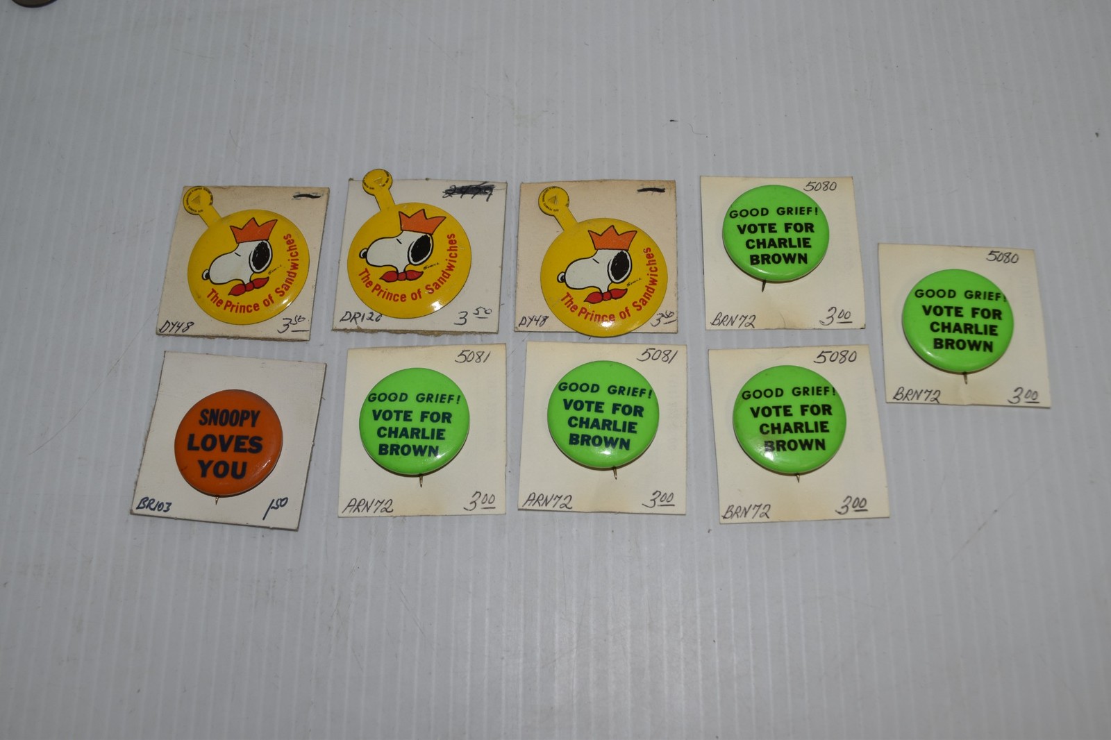 CHARLIE BROWN & SNOOPY VINTAGE ANTIQUE PINBACK BUTTONS - LOT OF 9 (PB#451)
