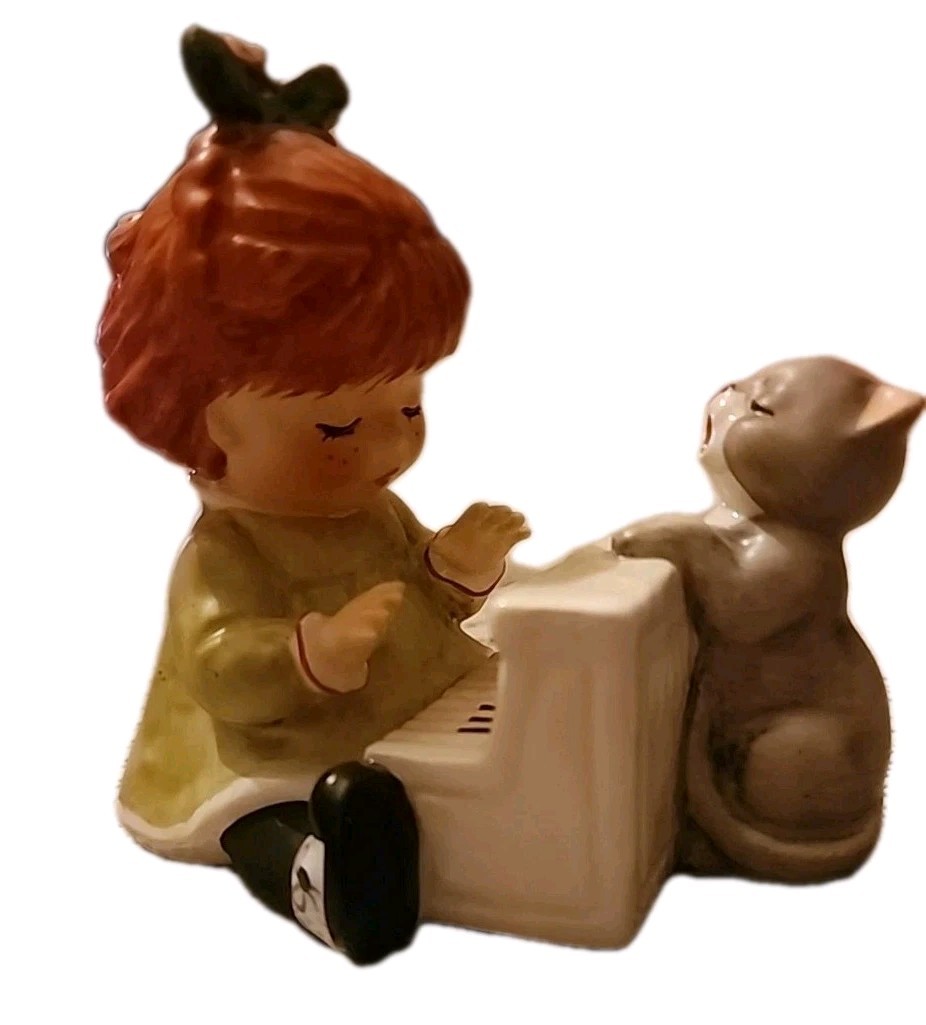Rare Charlot By Goebel Vtg 1985 figurine girl playing piano Cat Singing Germany