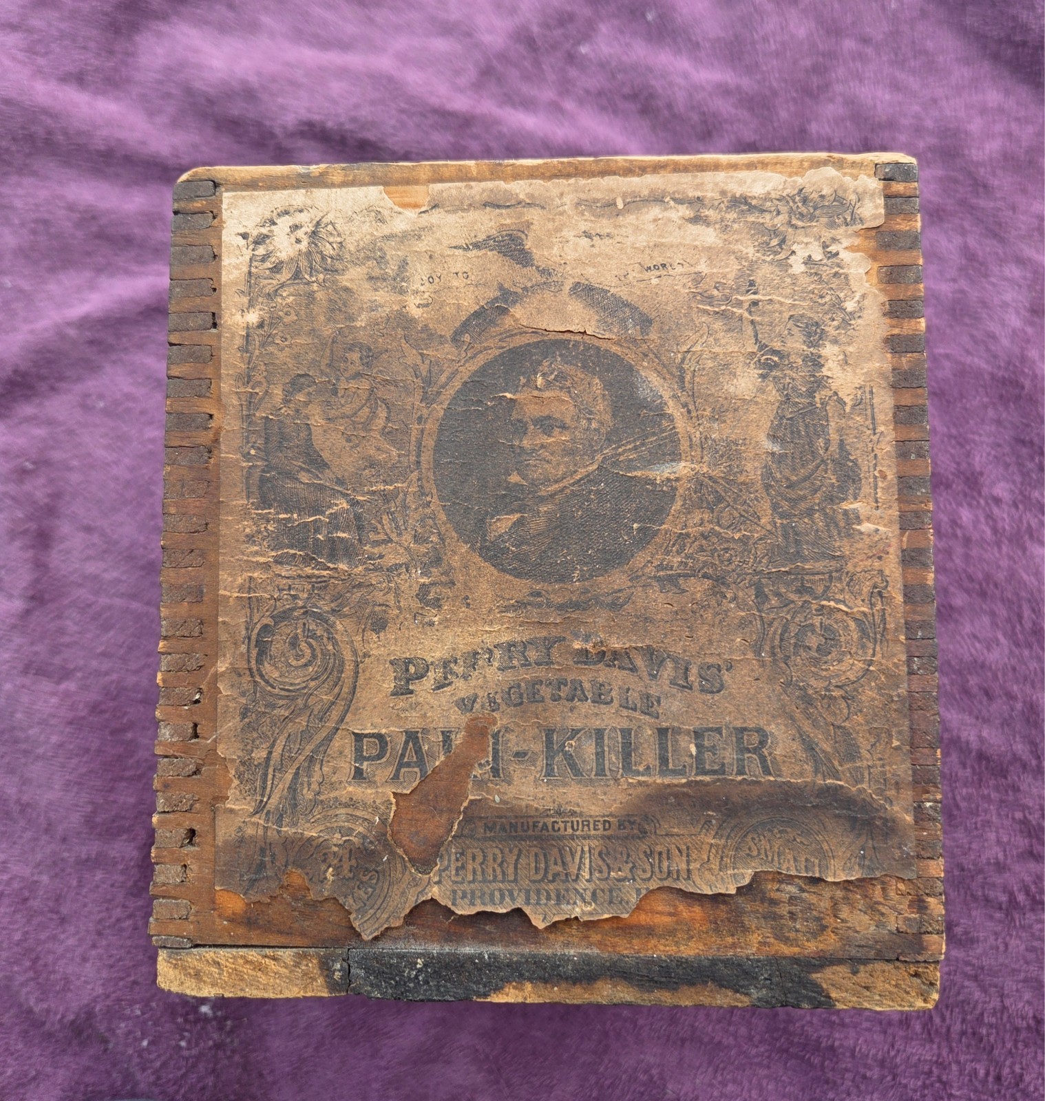 Antique Perry Davis Vegetable Pain-Killer Wood Crate Paper Label Providence RI