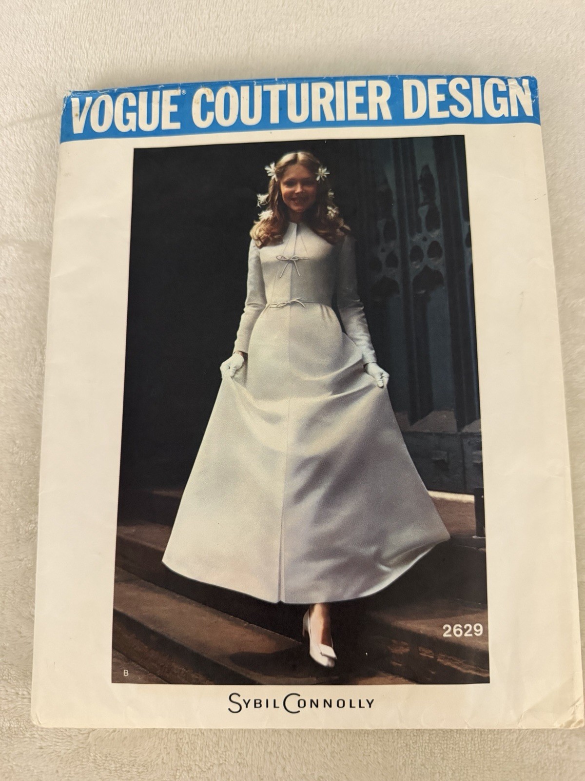 VINTAGE VOGUE COUTURIER DESIGN SYBIL CONNOLLY #2629 Uncut COMPLETE Size 10