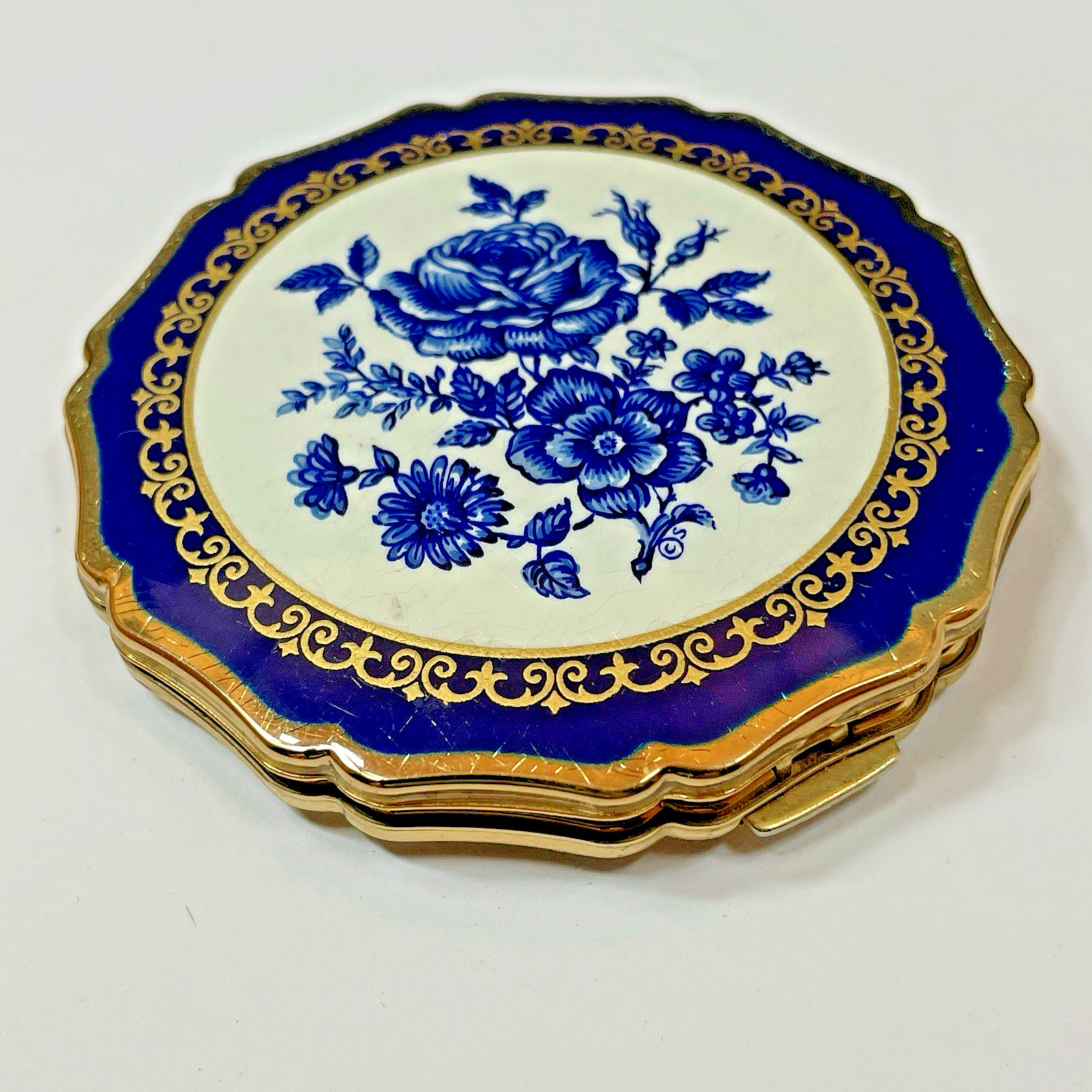 Vintage STRATTON COMPACT Blue and White Floral Gold Tone Made in England