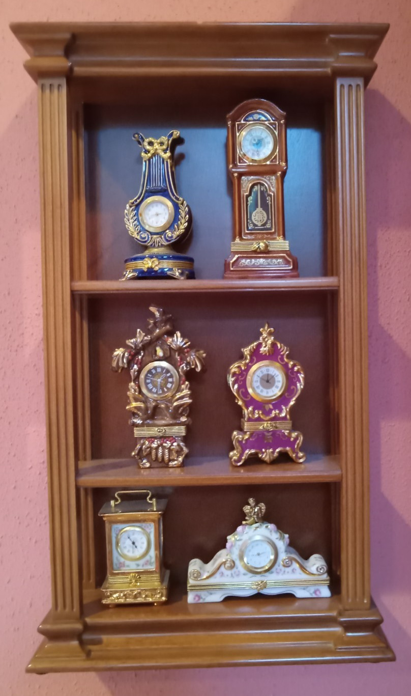 Franklin Mint 6 Miniature Clocks & Display Shelf -look inside  clocks work COA