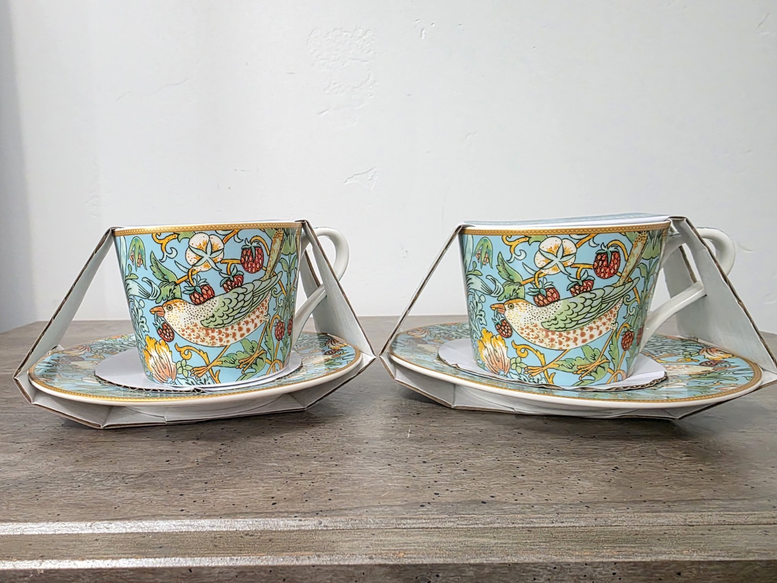 William Morris & Co Strawberry Thief Gold Rim Porcelain Cup & Saucer SetBrand 