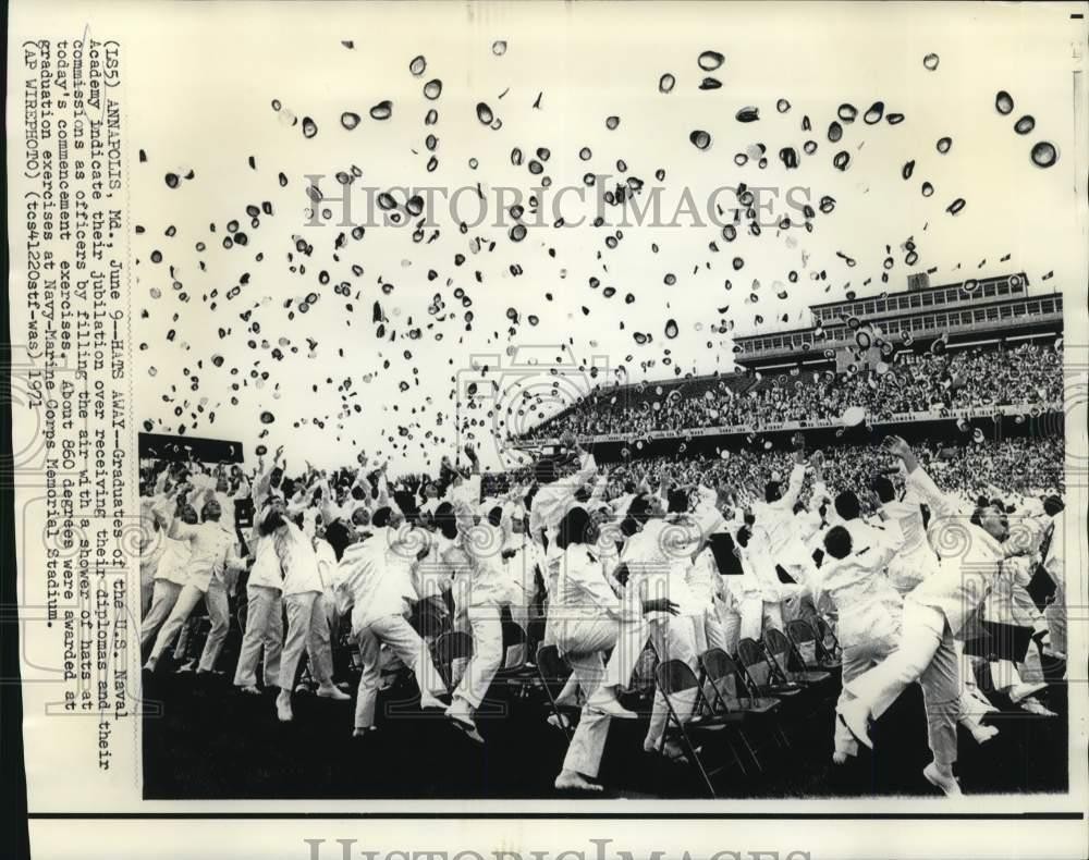 1971 Press Photo U.S. Naval Academy Graduates at Commencement, Annapolis