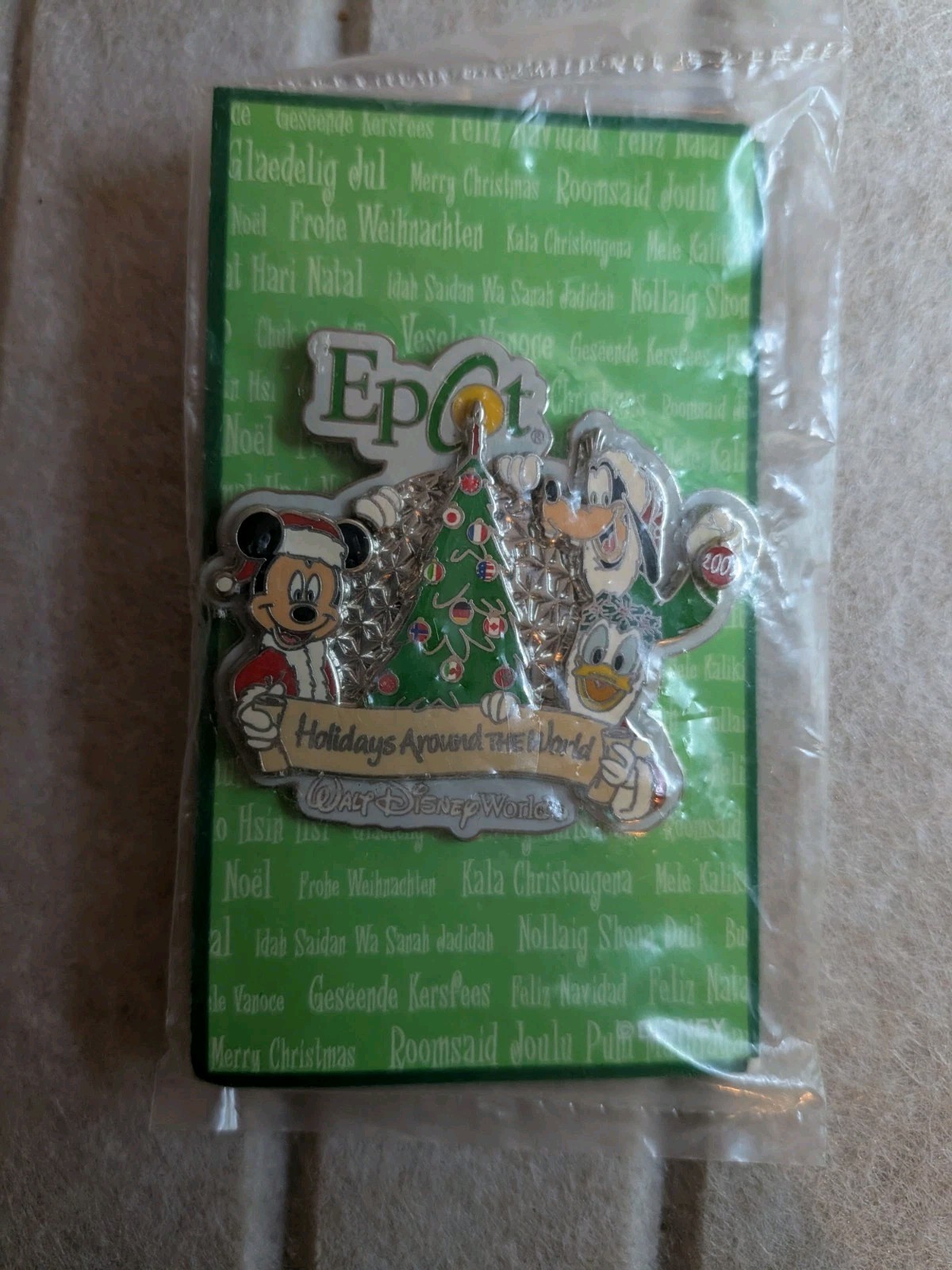 2003 Disney WDW EPCOT Holidays Around the World Mickey Goofy Donald Pin Sealed