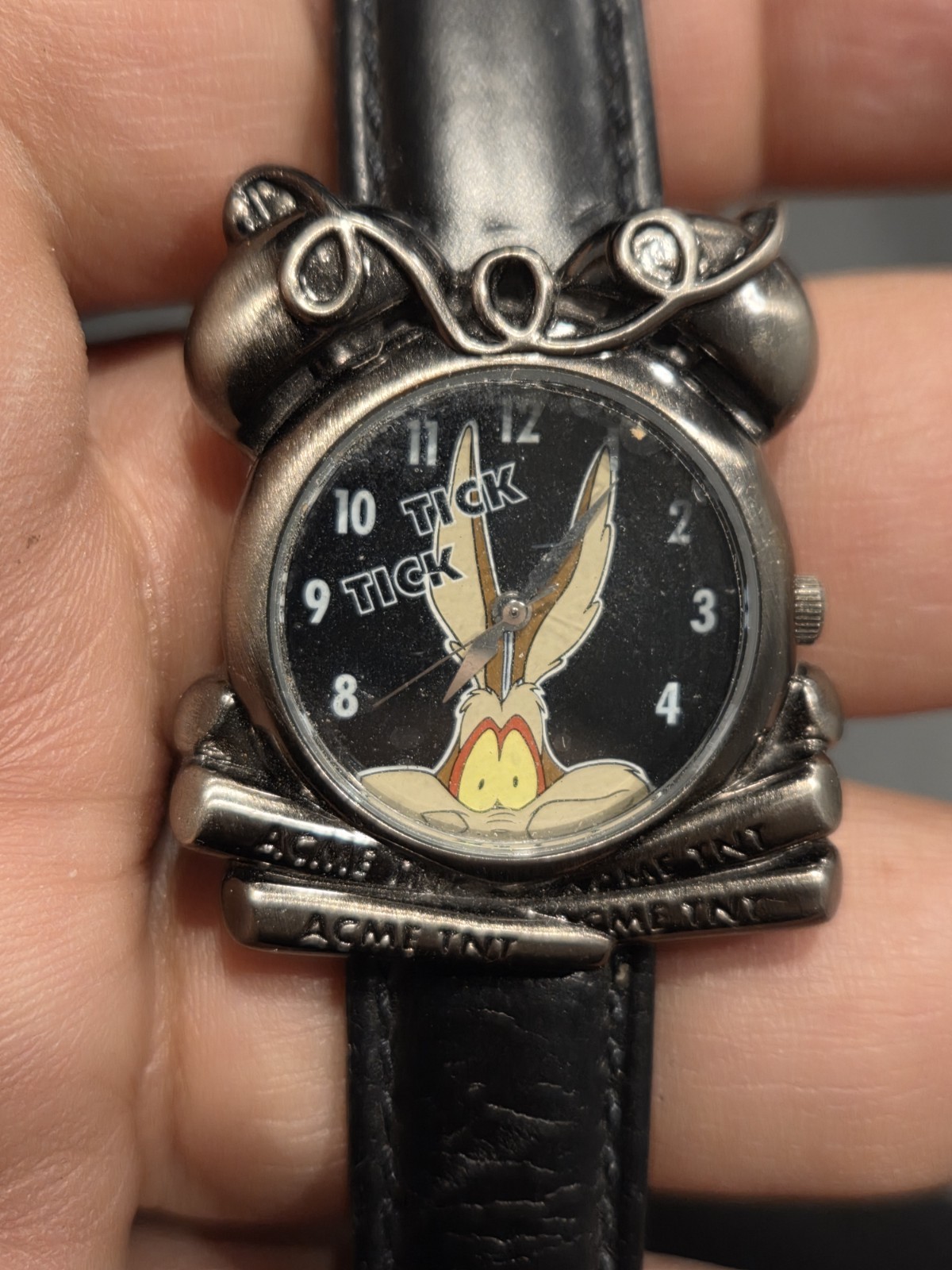 WB Looney Tunes Wile E Coyote  Collectors Fossil Watch Rare Runner AB