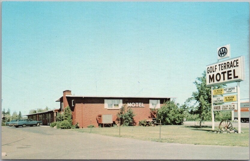 c1960s CROOKSTON Minnesota Postcard GOLF TERRACE MOTEL Highway 2 *Stained Back