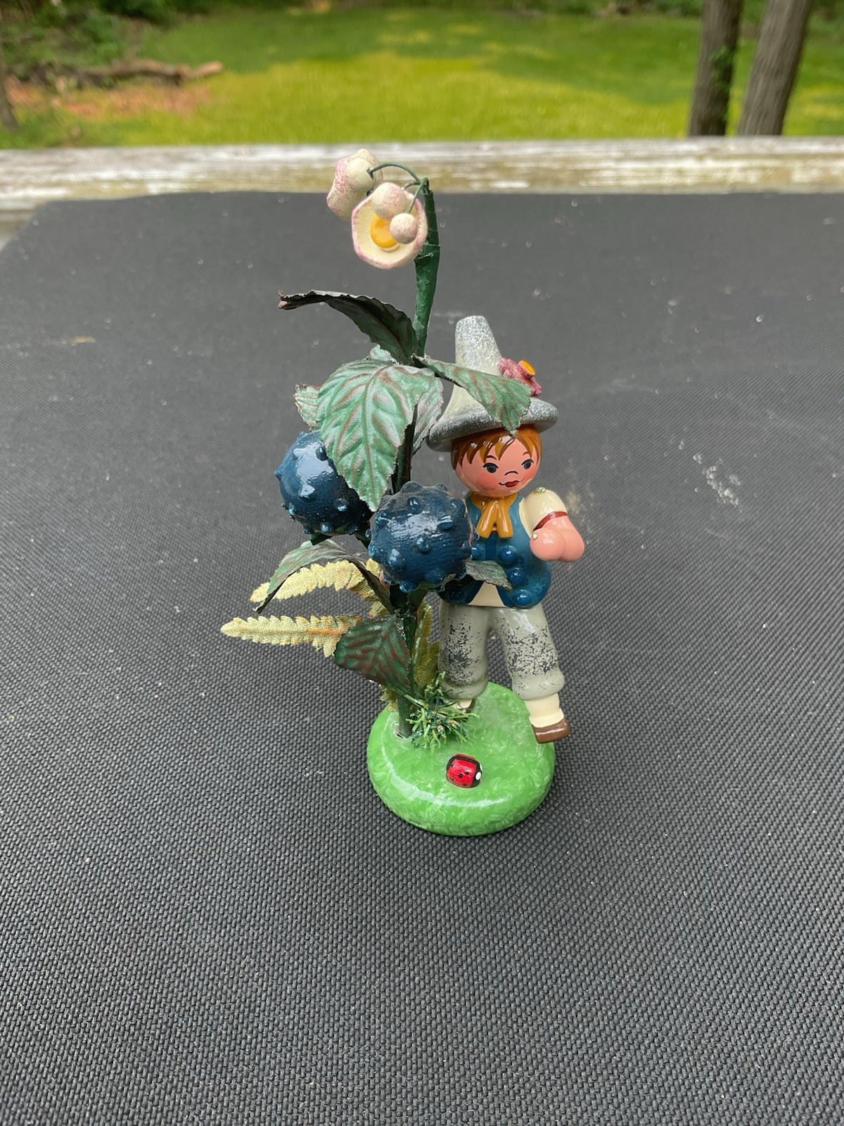 Vintage Hubrig Volkskunst Wooden Folk Art Autumn Child Blackberry Figurine 4”