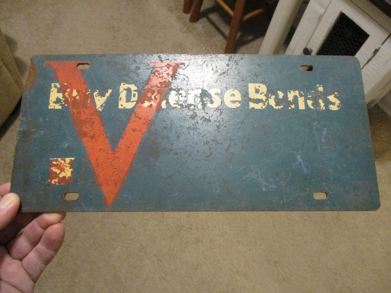 RARE 1943-1945 VICTORY WW2 BUY DEFENSE BONDS US BOOSTER MASONITE LICENSE PLATE