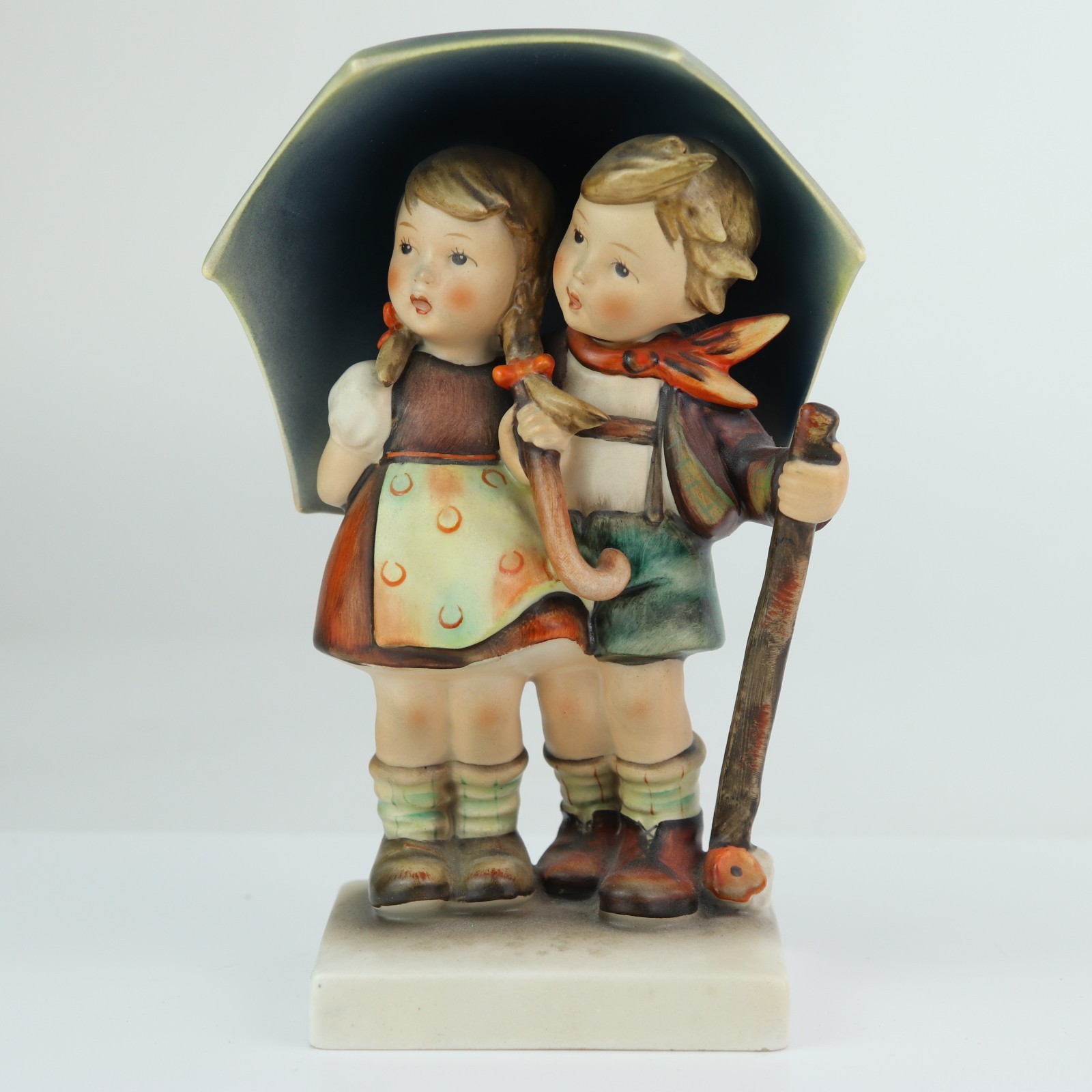 VTG M.I. Hummel Goebel Figurine Stormy Weather Hum 71 TMK-2 Full Bee Large 6.75\