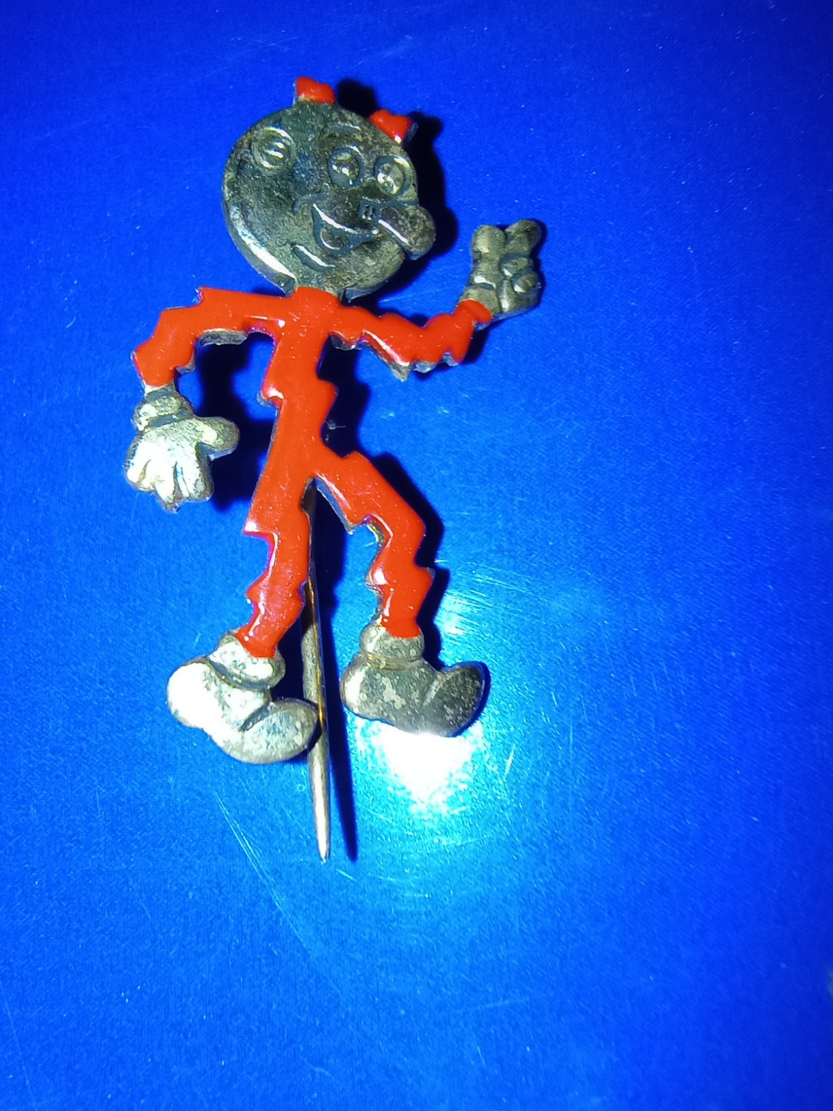 Reddy Kilowatt  Pin Back  Vintage From The 50s & 60s Very Nice  FAST SHIP