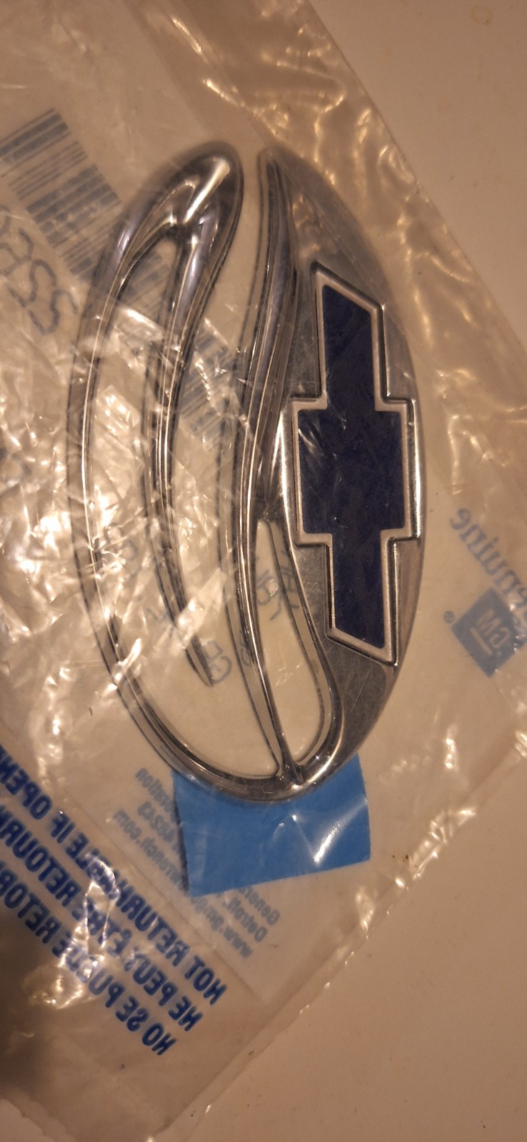 NOS Chevy Emblem  GM #22607073 Malibu 2004-2005 rear compartment lid
