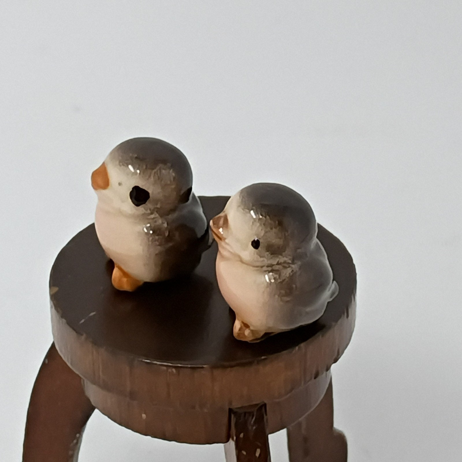 Vintage Hagen Renaker Birds Mama Robin and baby Miniatures 1/2 inch