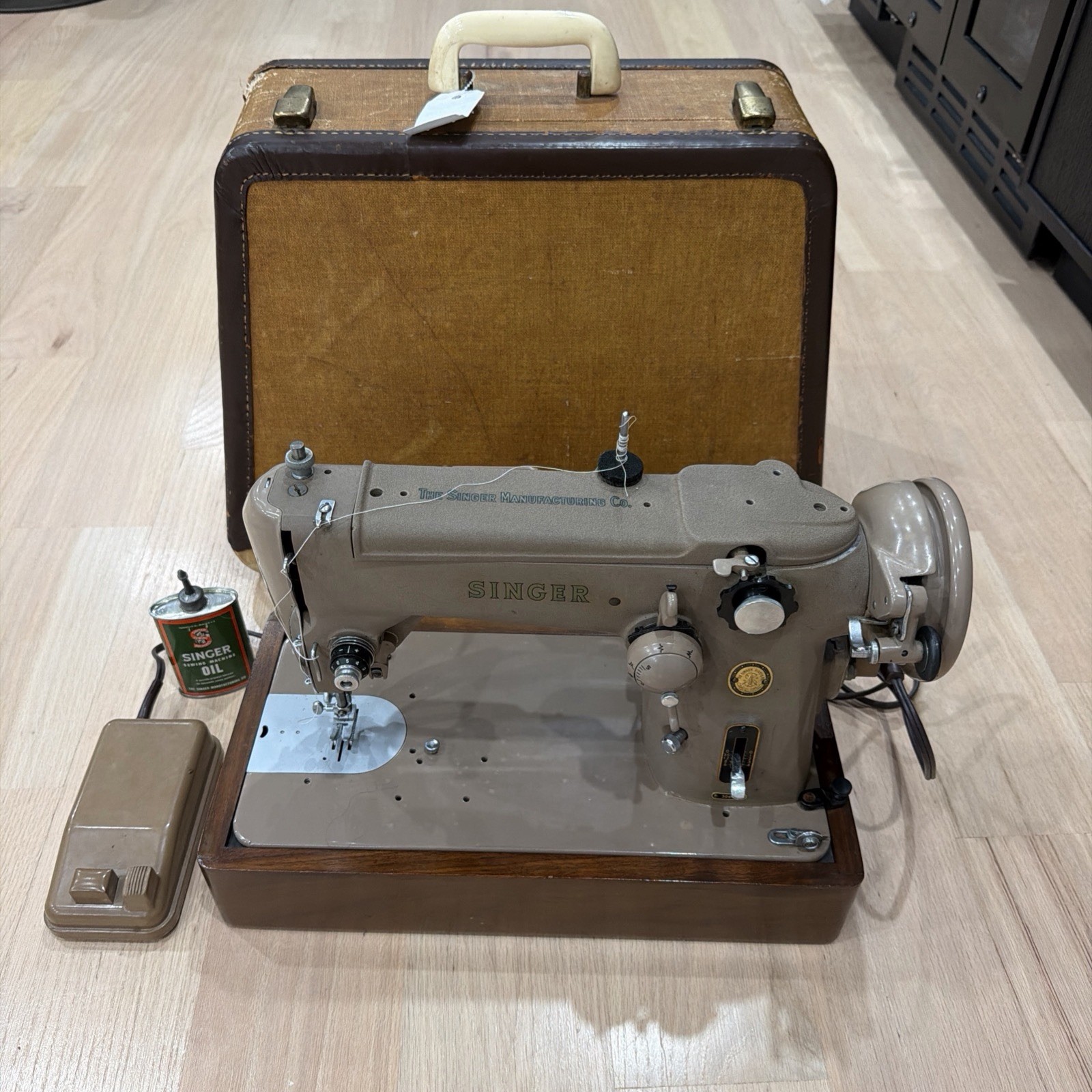 SINGER  Vintage 1950’s 306W Sewing Machine  with Foot Pedal and Original Case