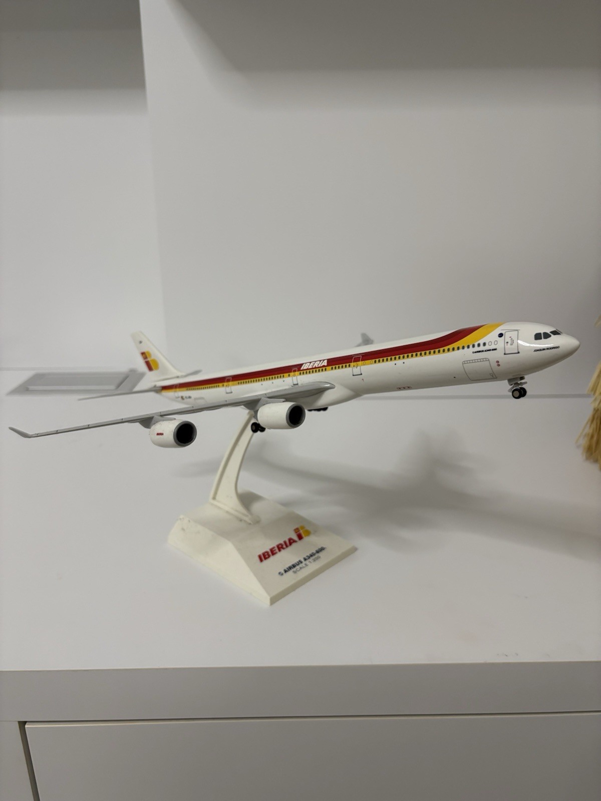 Skymakrs Iberia Airbus A340-600 1:200 Scale Aircraft Model  Display Collectible 