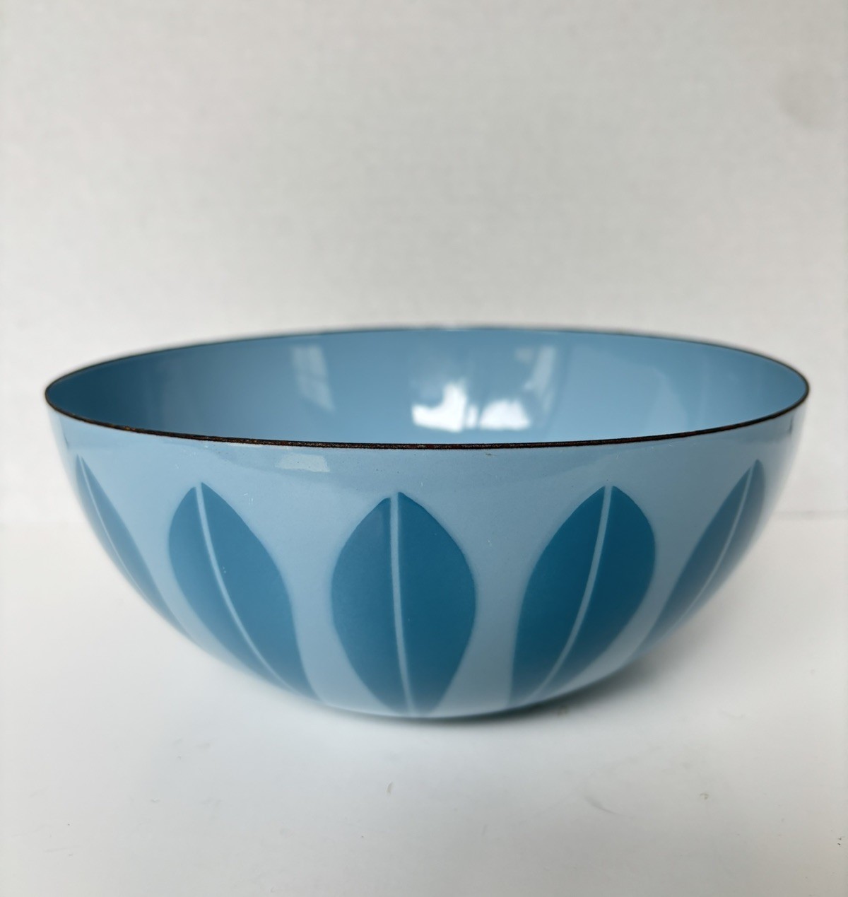Vintage MCM Cathrineholm (Norway) Blue-on-Blue Enamelware Lotus Bowl 8”
