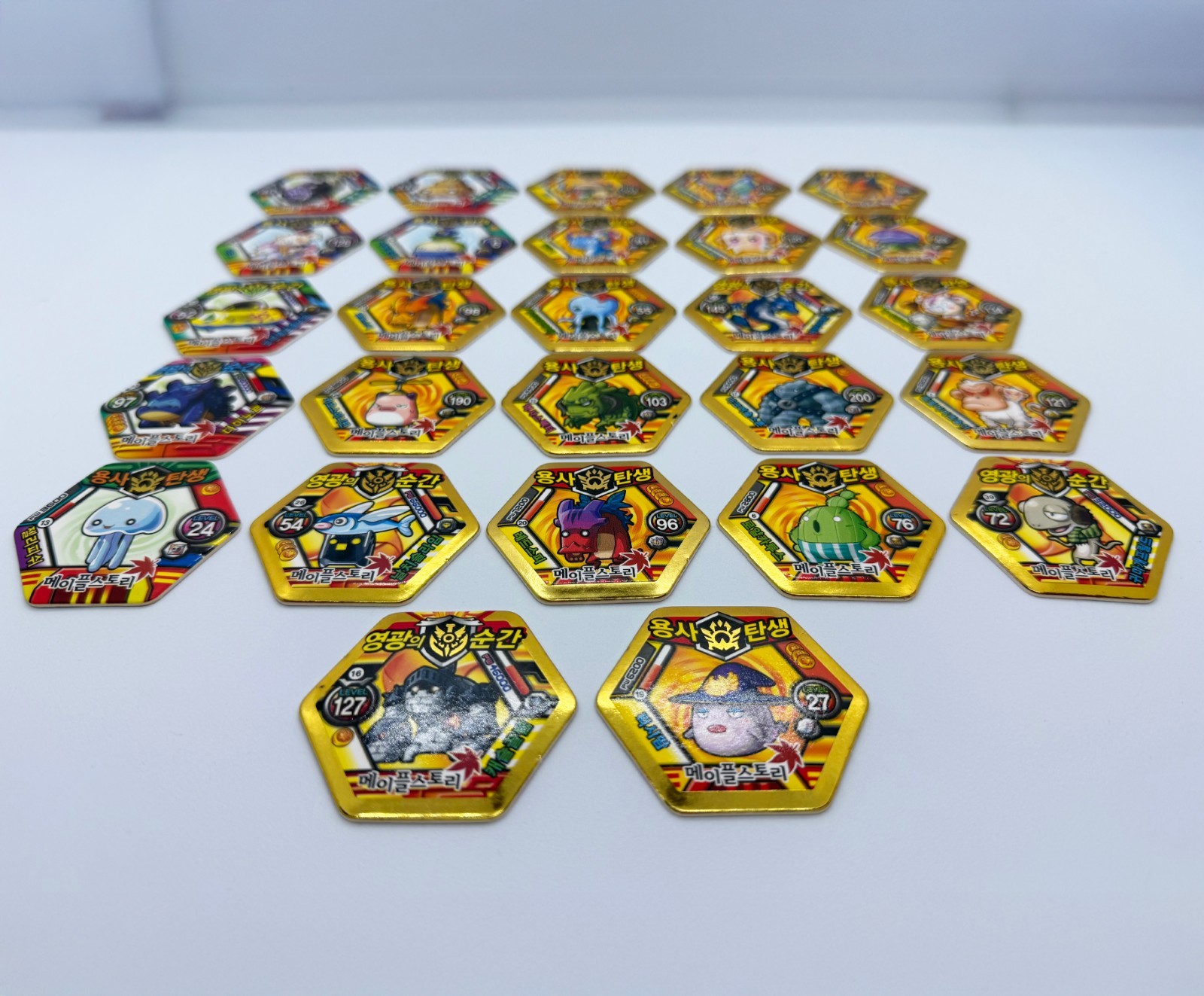 POGS Lot Of Ddakji/Ttakj MAPLESTORY- GOLDEN EDITION - 4.5cm x 4.5 Red Color Back