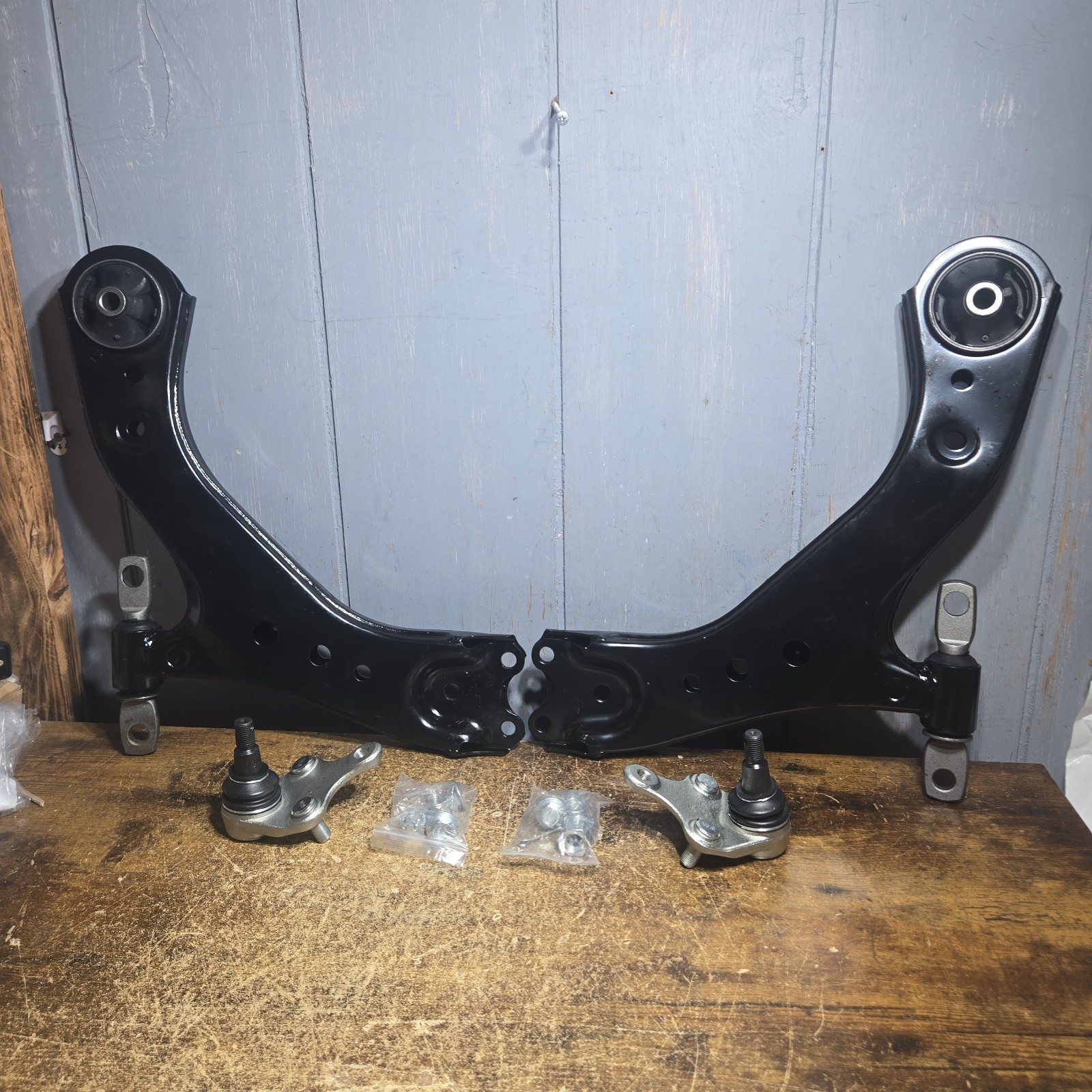Control Arm Lower w/Ball Joint left right for Toyota Camry 18-23 Avalon 19-22 Le
