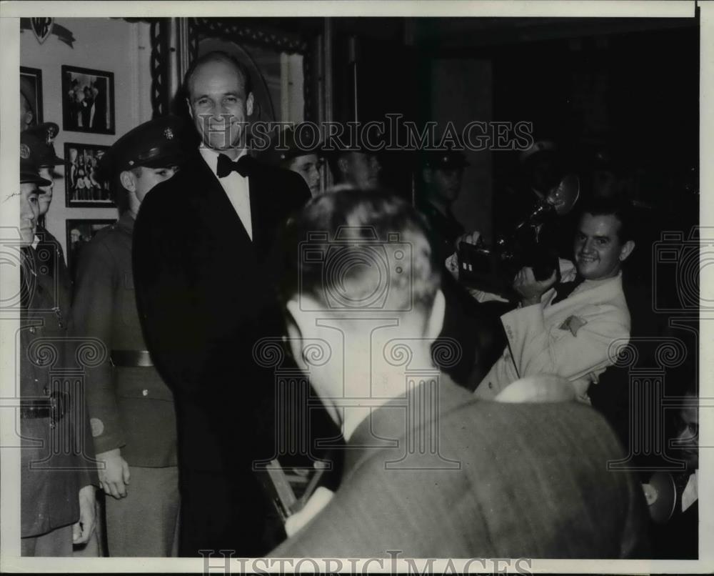 1939 Press Photo Film Executive Jimmy Roosevelt Preview of The real Glory