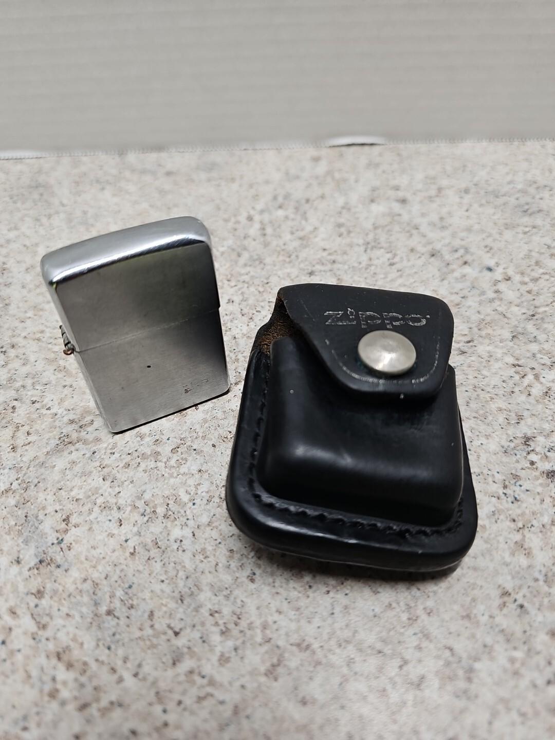 Vintage 1977  ||| ZIPPO || With Black Leather Case For Belt