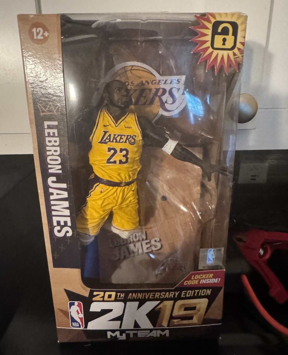 NBA 2K19 MyTEAM LeBron James Figure 20th Anniversary, Locker Code Inside