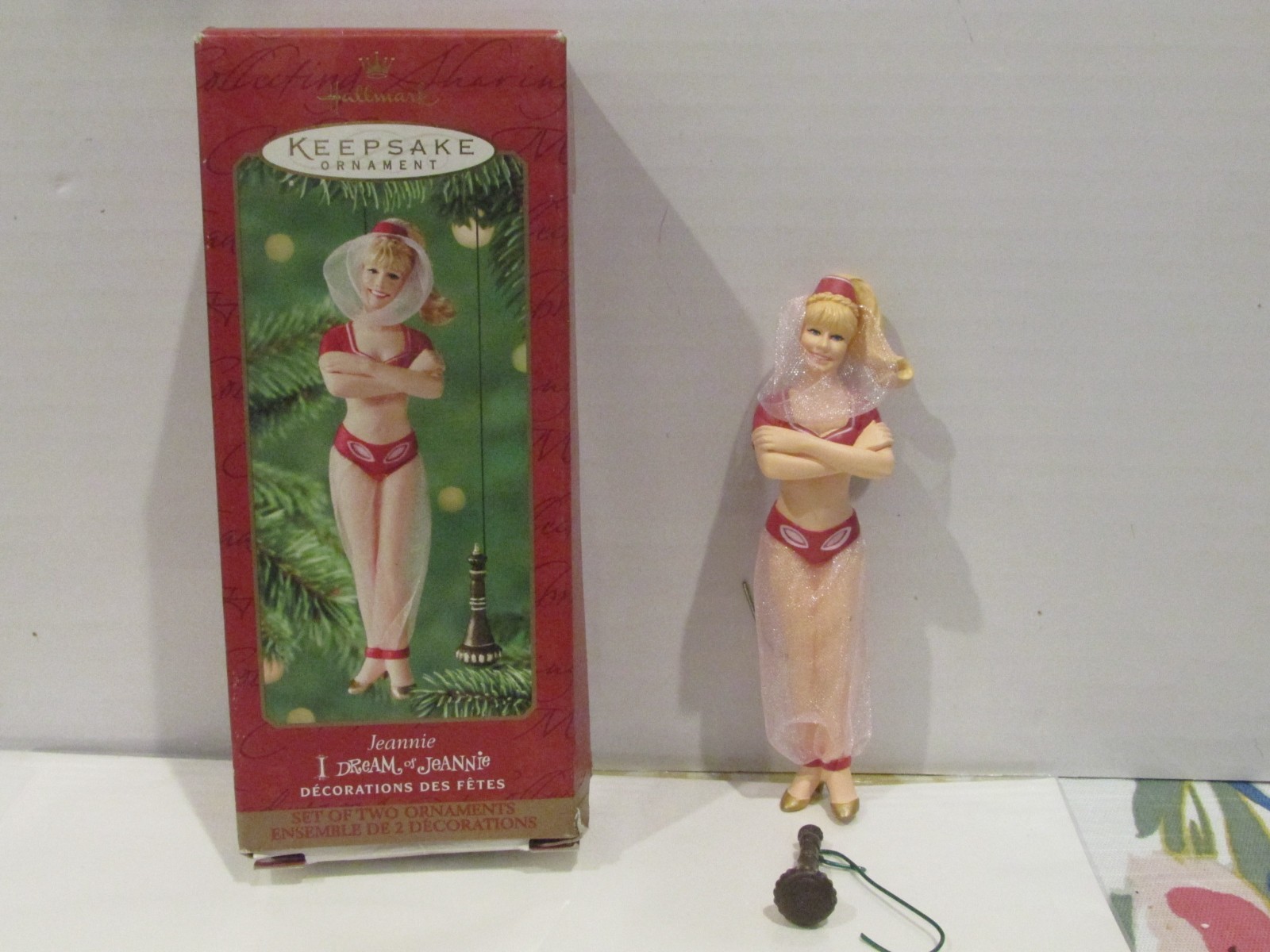 HALLMARK 2000 I DREAM OF JEANNIE ORNAMENT new/other