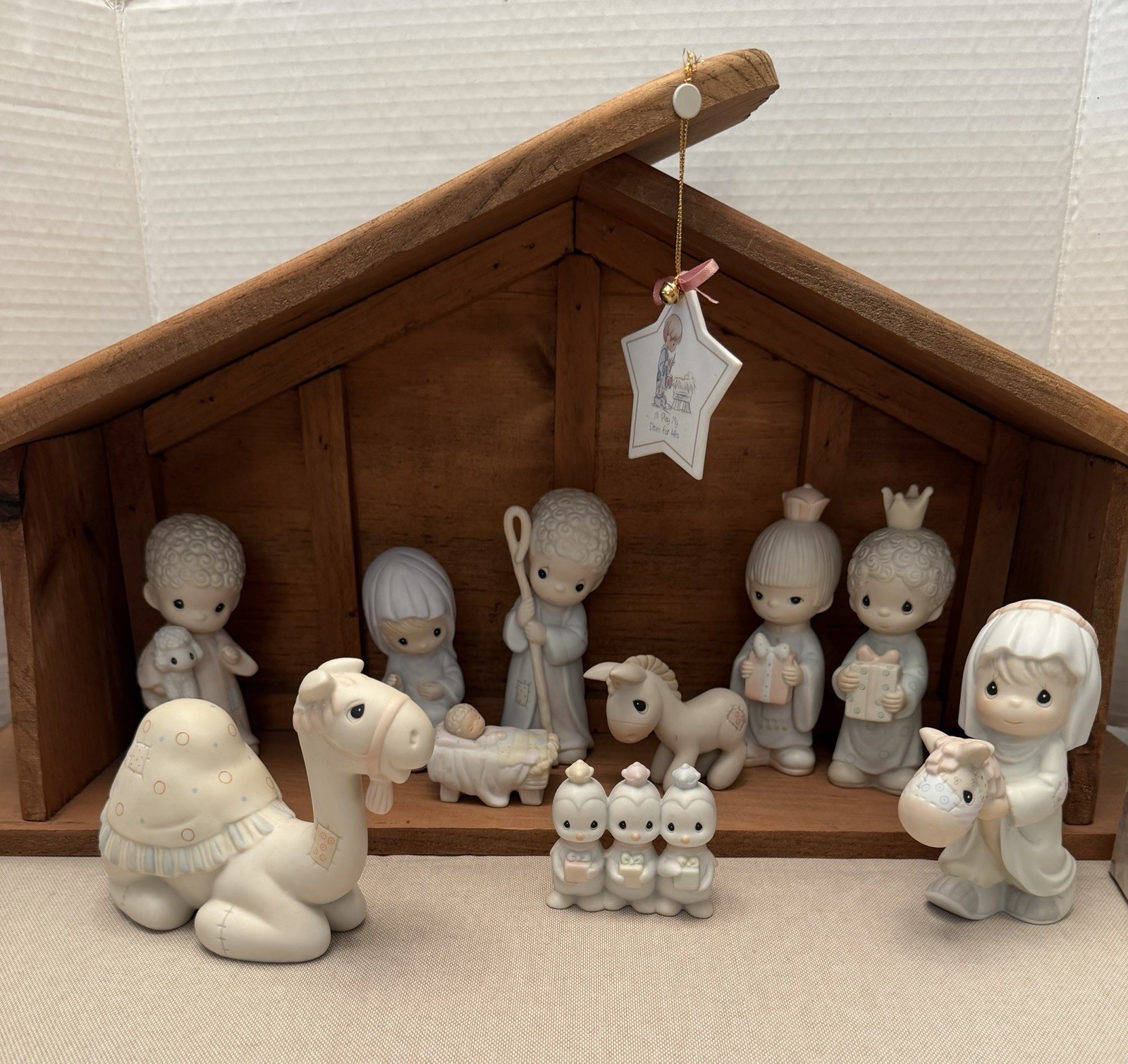 12 Pc Precious Moments Come Let Us Adore Him Porcelain Nativity Set W/ A Creche