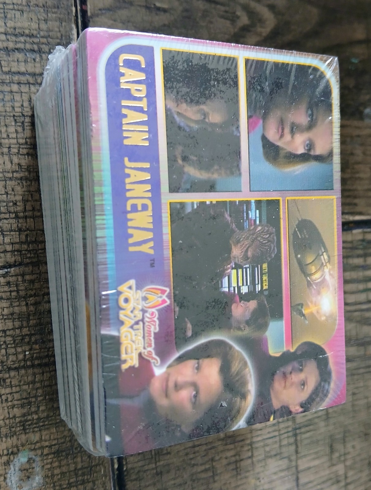 Rittenhouse Star Trek Women of Voyager 60-Card Box Janeway 2001 - still WRAPPED