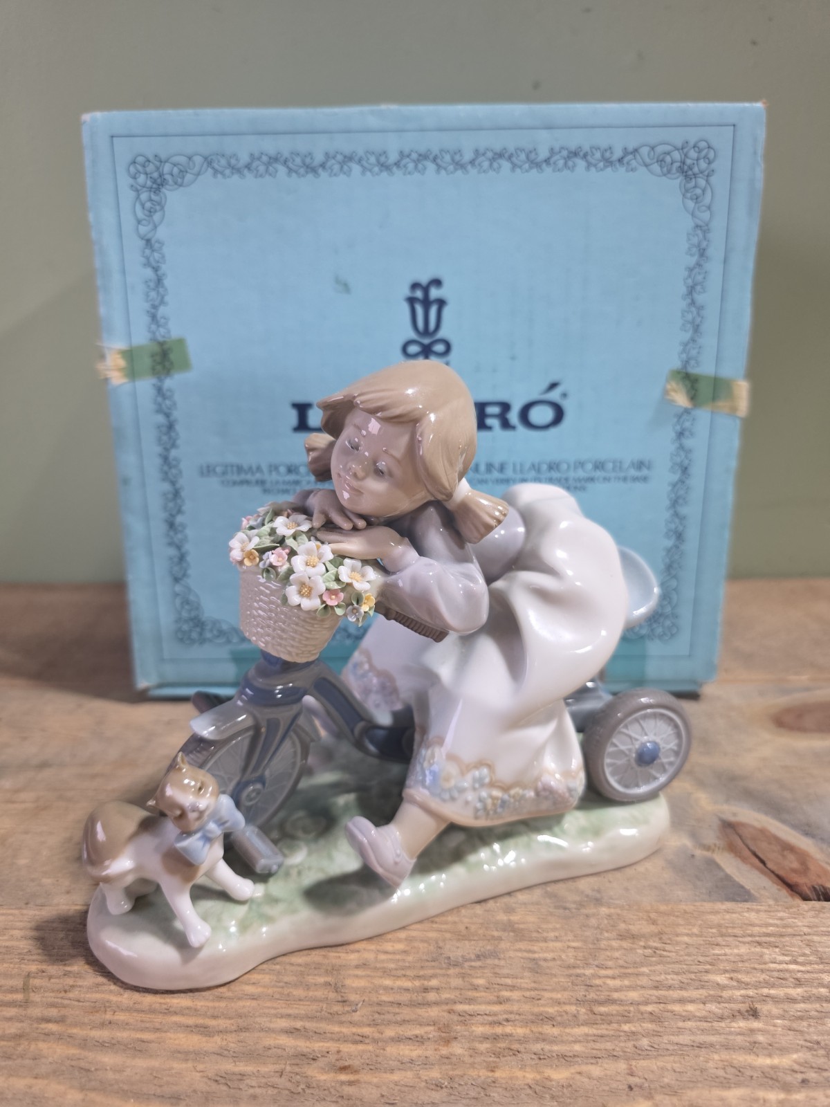 Lladro 5679 In No Hurry Porcelain Figure With Orignal Box Receipt COA