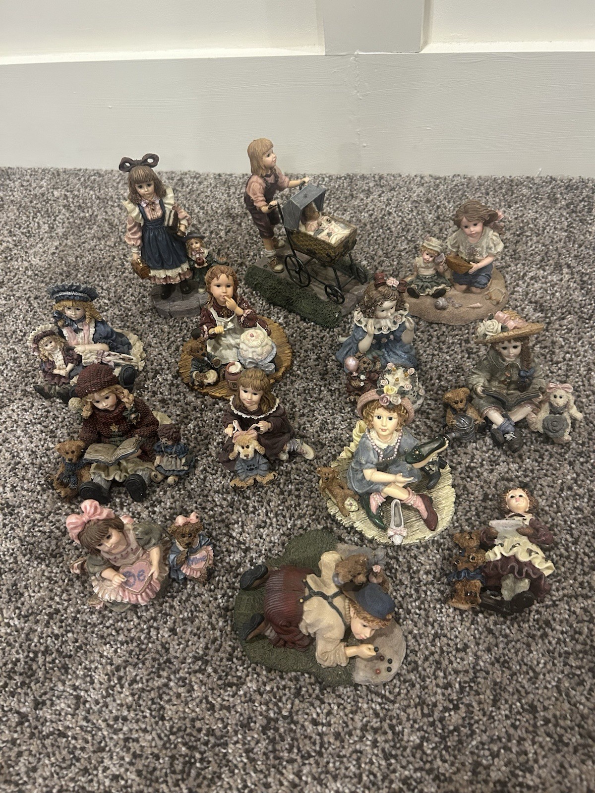 LARGE Vtg Lot of  13 Yesterdays Child  DOLLSTONE COLLECTION Figurines BOYDS 