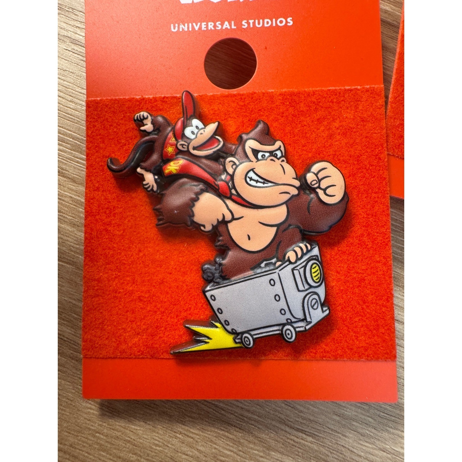 Super Nintendo World Donkey Kong Diddy Kong Mine Cart Pin Universal Studios NEW