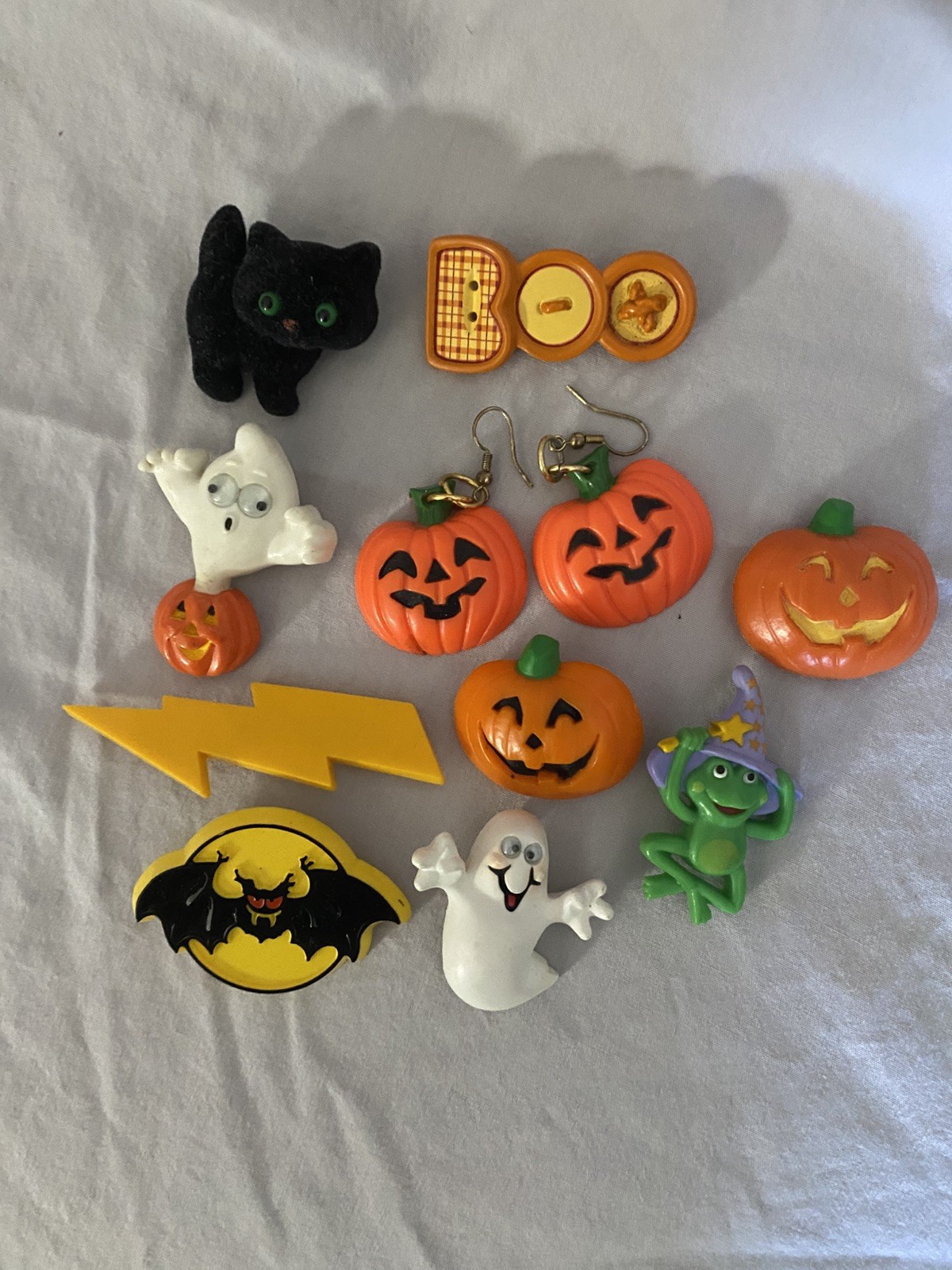 8 Vintage Hallmark Halloween Pins~  plus pumpkin Earrings and a button cover