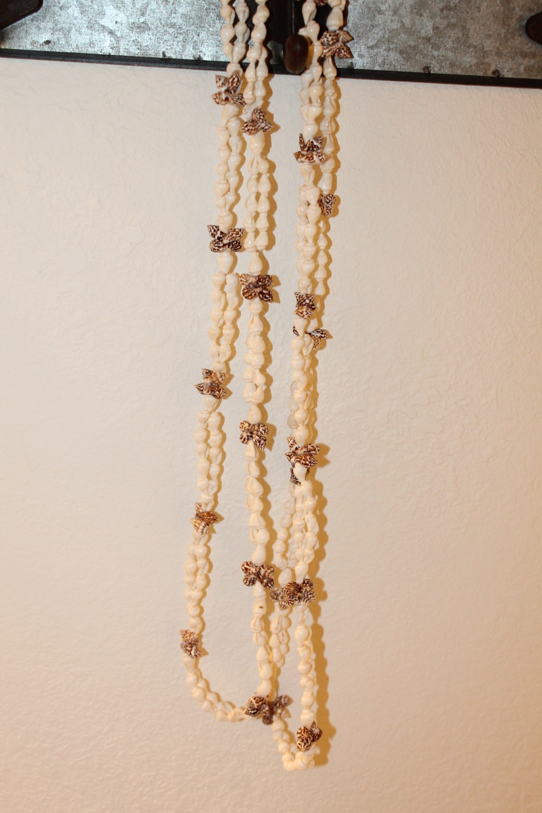 **VERY RARE - 60 INCH ** VERY LONG - Vintage Hawaiian Shell Lei Necklace