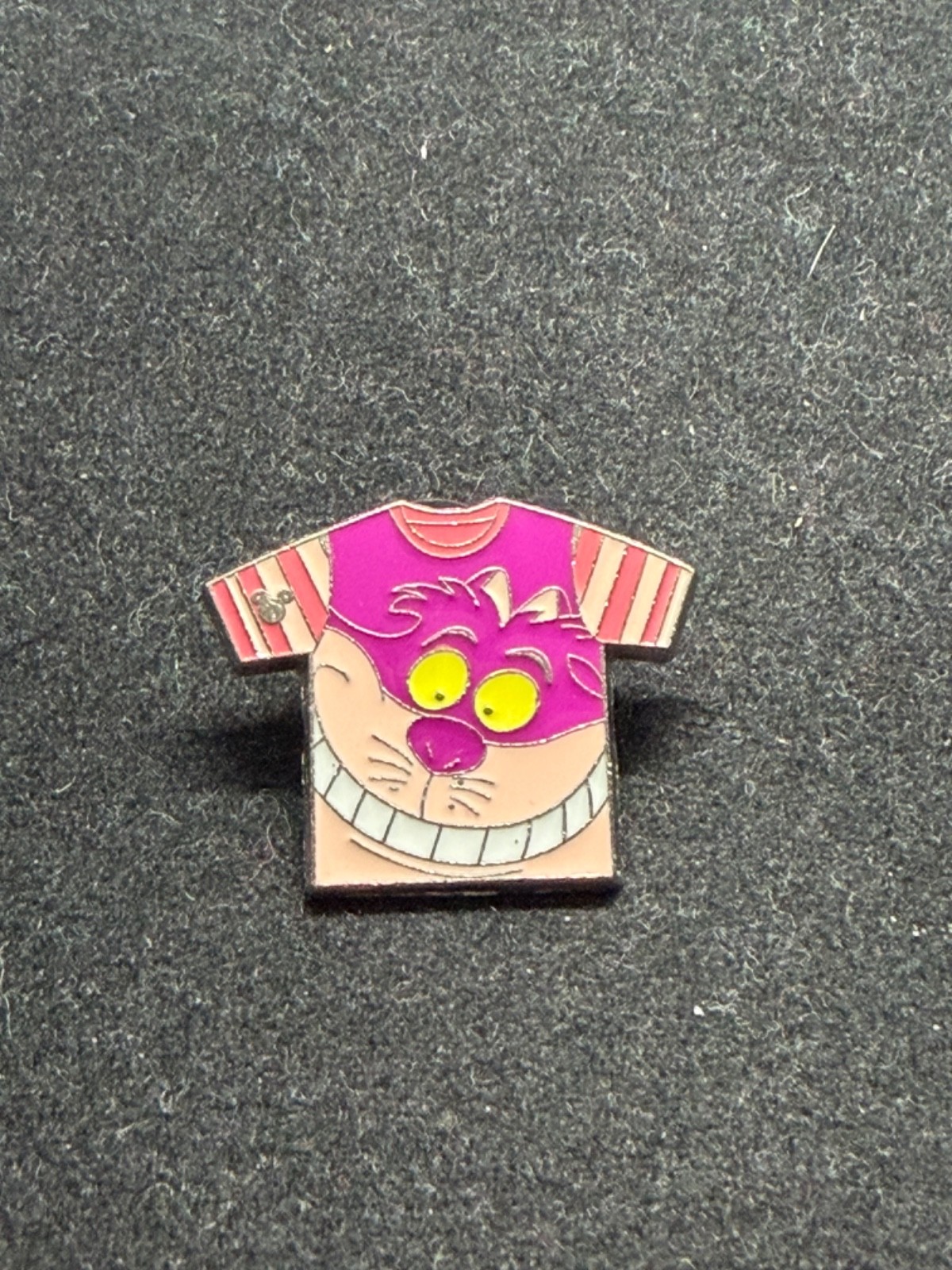 Disney Pin - DLR - Cheshire Cat - T-Shirt - Hidden Mickey 2011