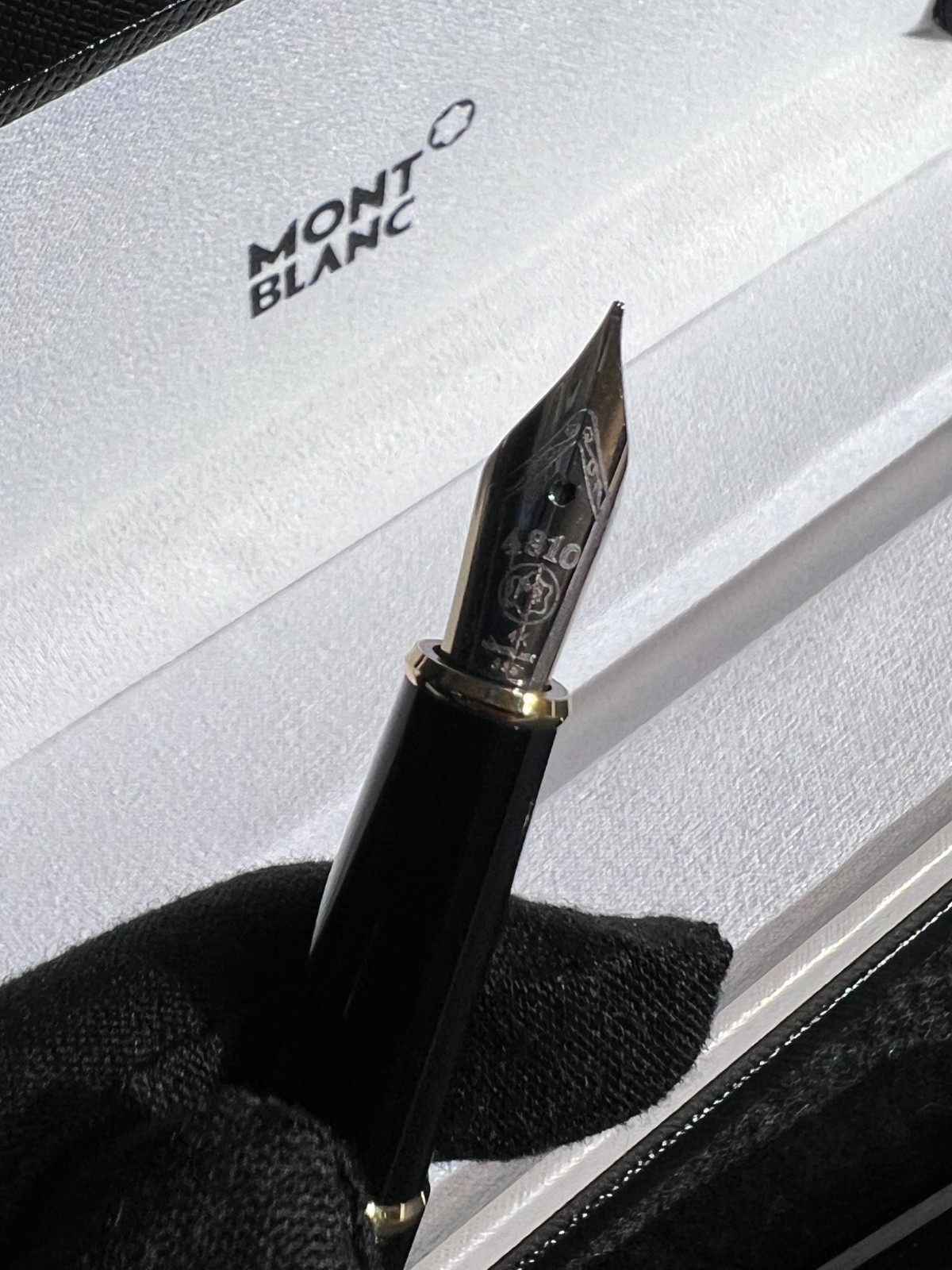 Montblanc Meisterstück 144 Fountain Pen 14K Gold Nib 4810 Black Gold