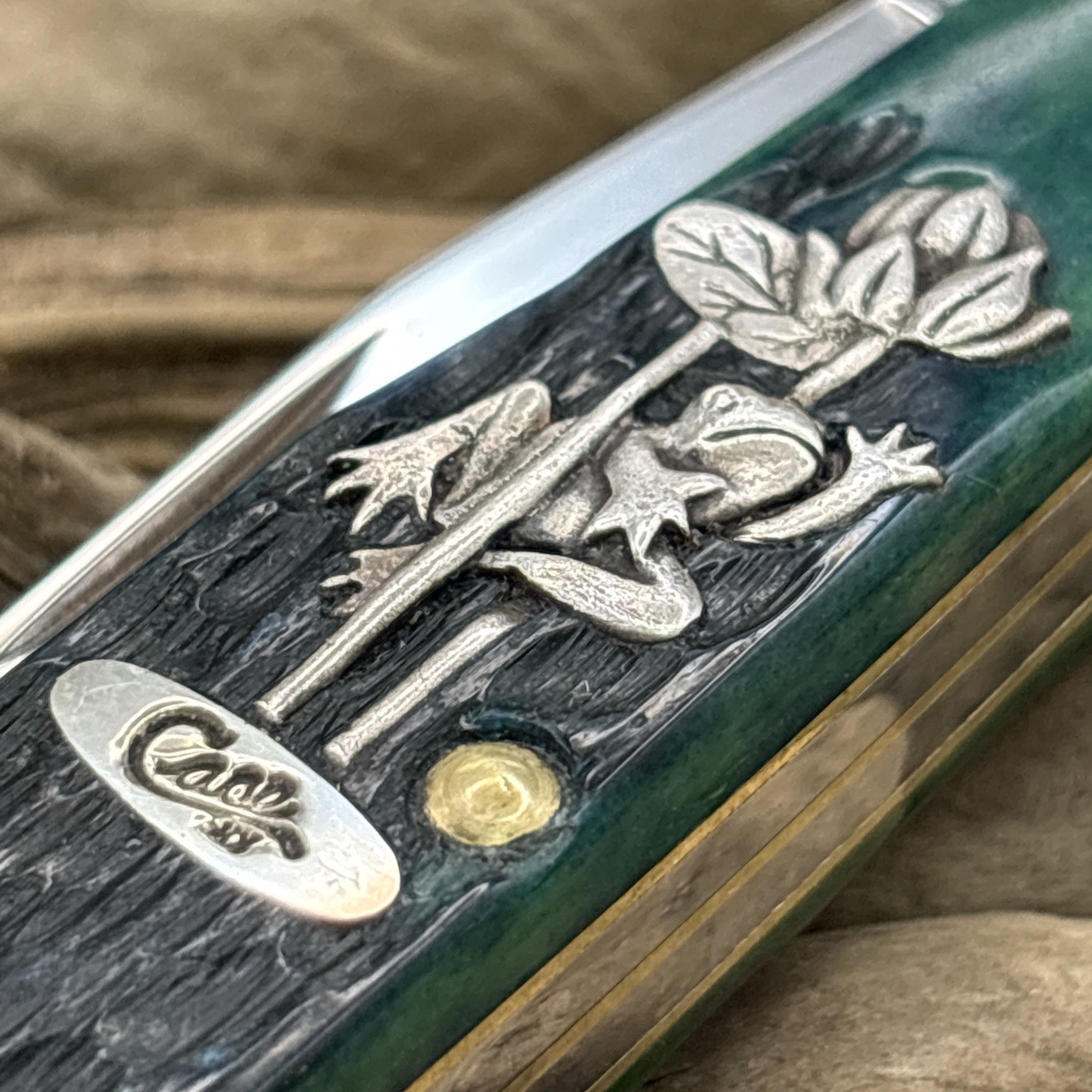 Case XX NEW Custom Silver Inlay 3D Frog & Lily Pad Trapper Green KY Bone W/Clip