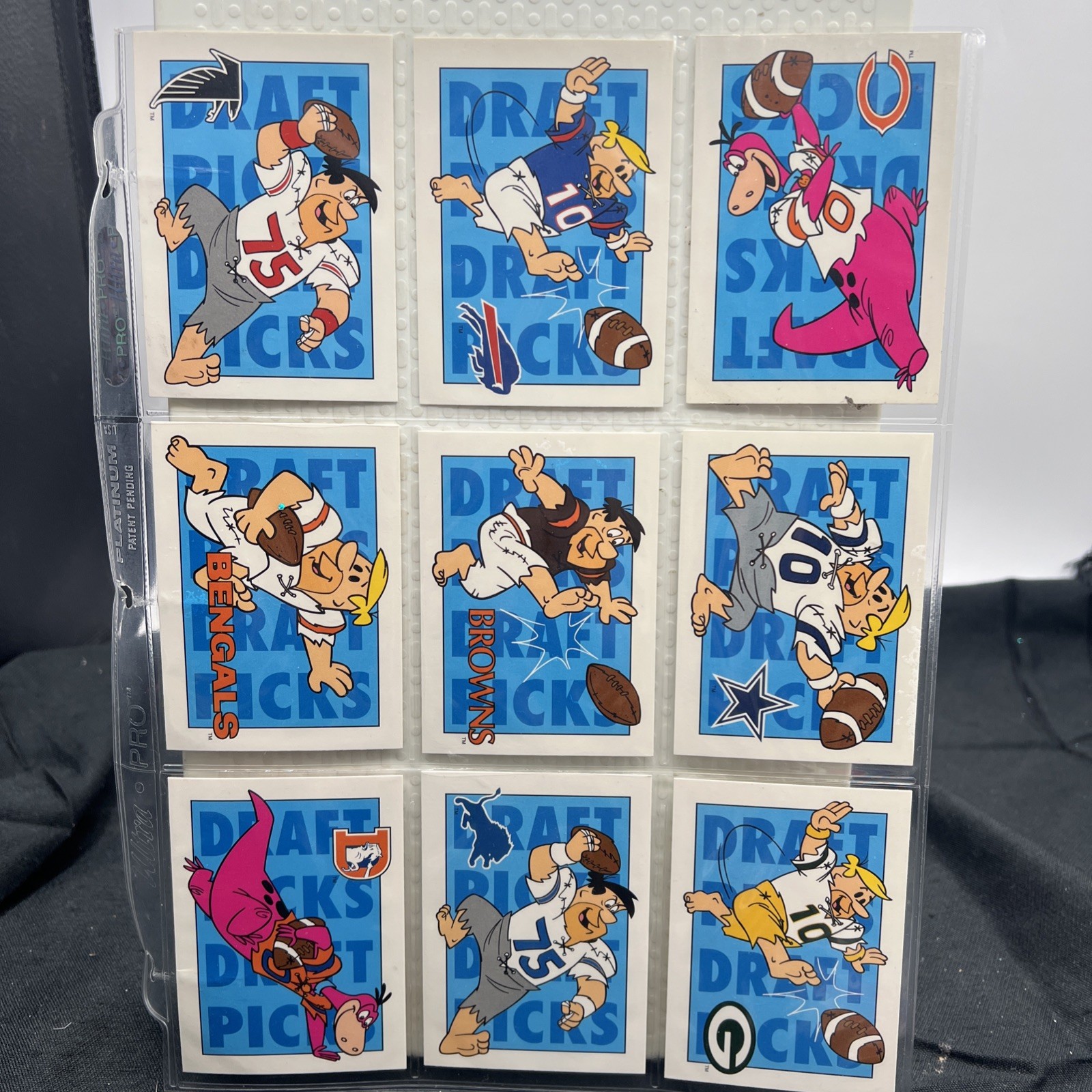 1993 Cardz Flintstones NFL Trading Cards Complete Set 110 Cards, H1, T1 Cards