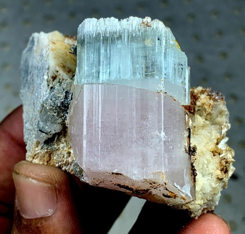 560 Carats Beautiful Aquamarine Var Morganite Specimen from Skardu  pakistan