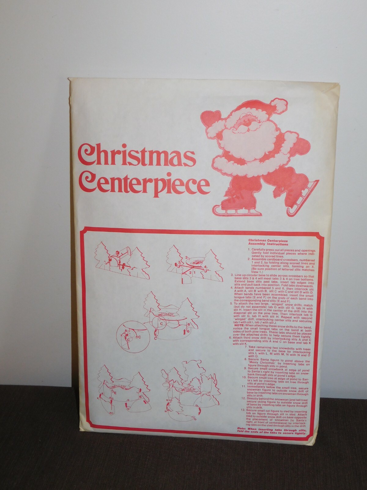 VINTAGE 1979 CHRISTMAS PAPER CENTERPIECE SKATING SANTA NEW