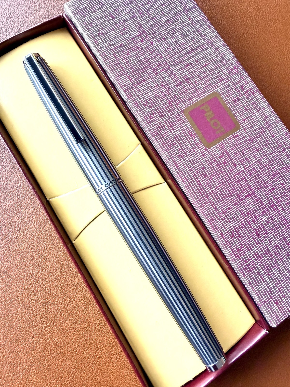 Pilot Custom 18K-WG Fountain Pen H571 1971 Vintage, F Nib, Silver Stripe Barrel