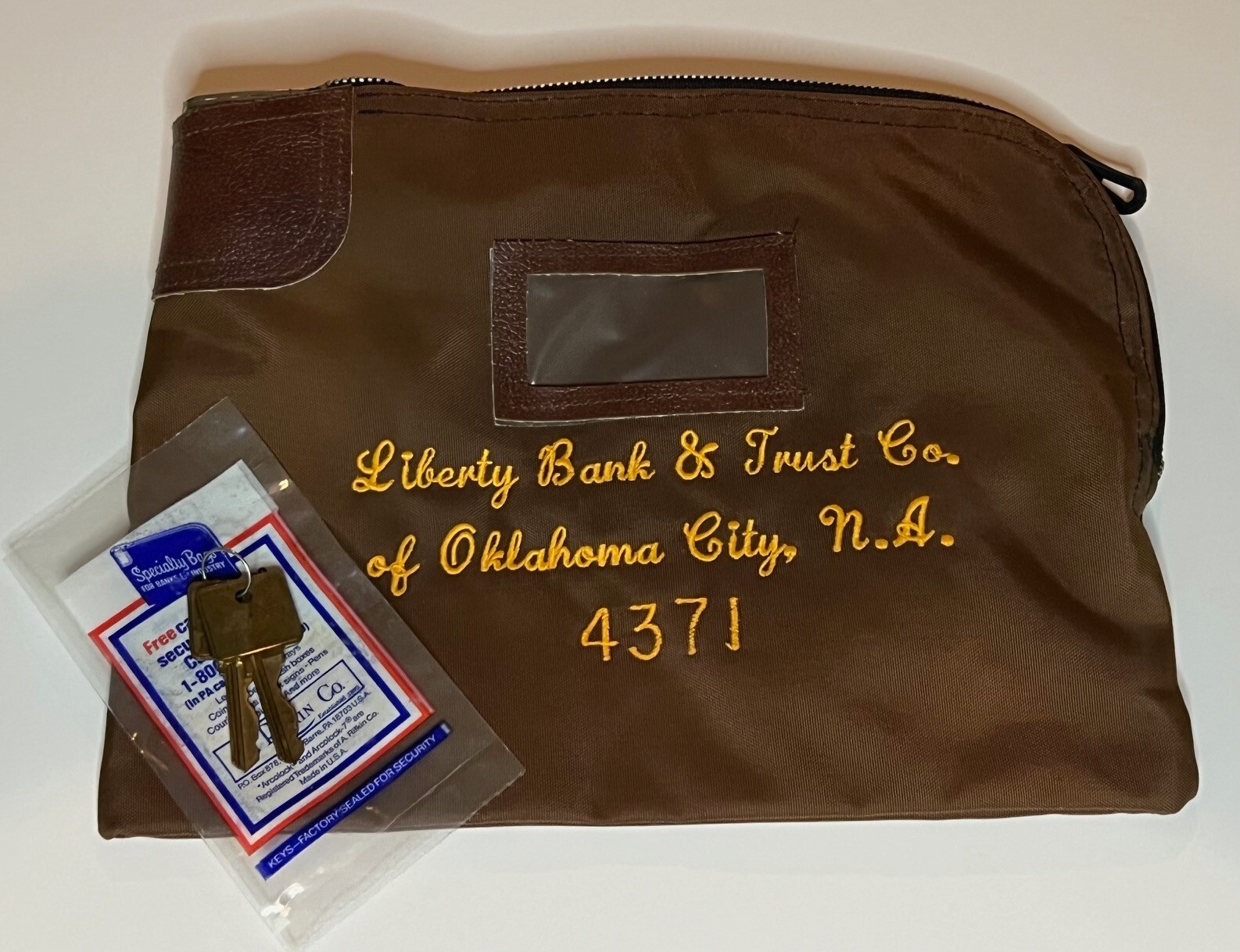 Vintage Liberty Bank & Trust Of Okc Locking Money Bag  Pouch Cash With 2 Keys