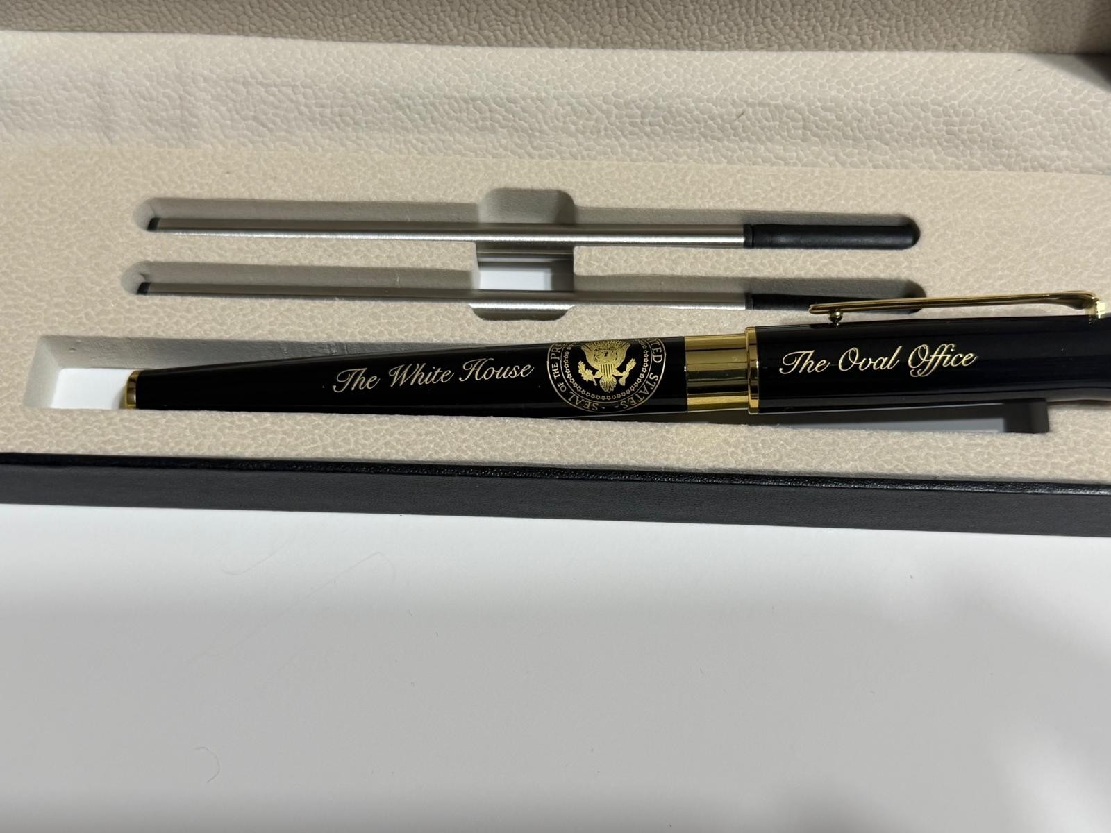 Presidential The White House the Oval Office Pen with Extra Refills Gifts