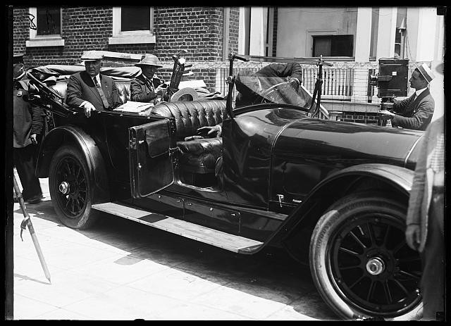 Photo:Sen. & Mrs. W.G. Harding