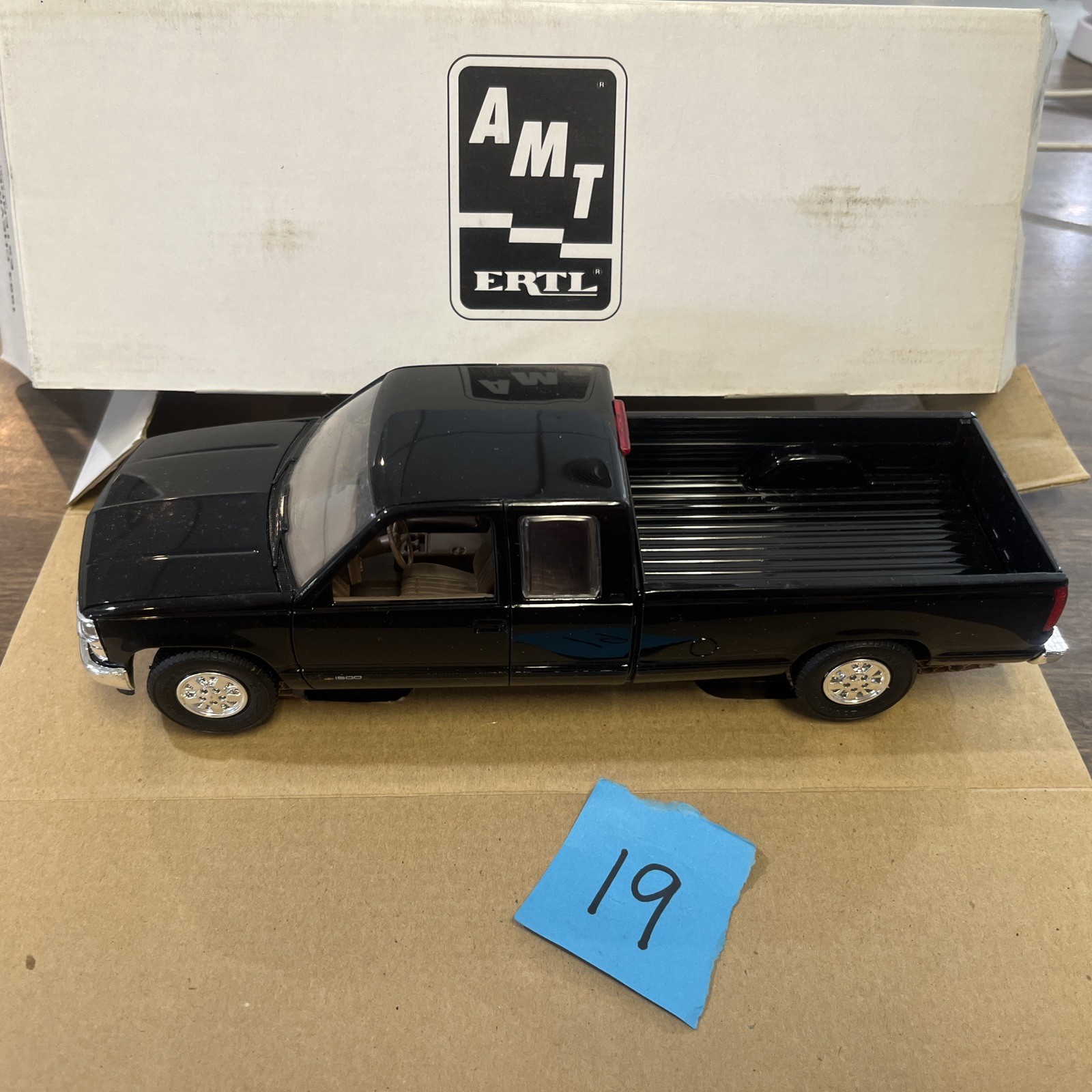AMT Ertl 6288 1/25 1994 Chevrolet C-1500 Extended Cab Promo Model Truck Black
