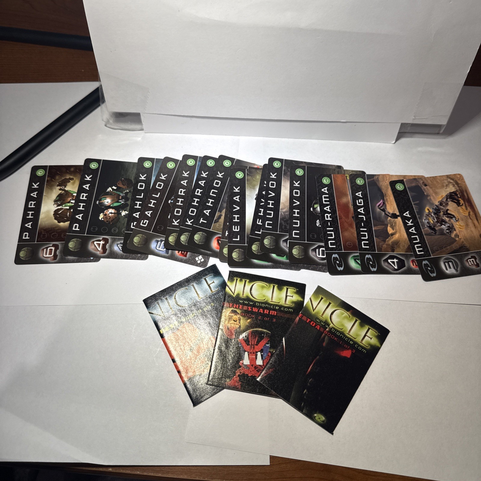 LEGO McDonald's Bionicle 2002 The Bohrok Awake 15 Base Card Set & 3 Mini Comics