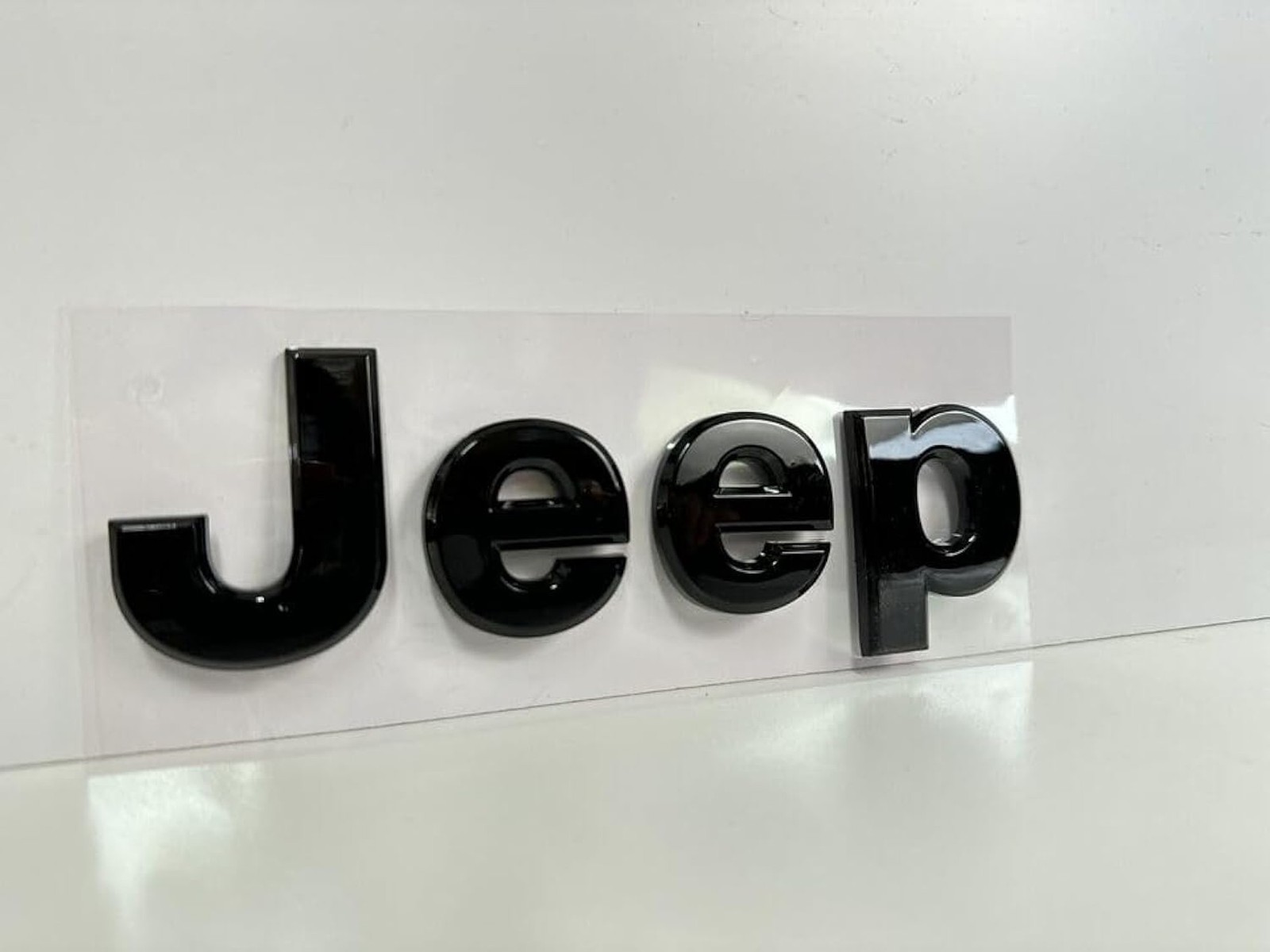 2019–2023 Jeep Grand Cherokee Front Grille Emblem – Black Finish, Du