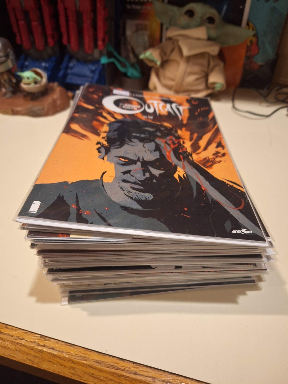 OUTCAST 1-34 complete 1 2 3 4 5 6 7 8 9 10 11 12 13 14 15 16 17 18 20-34 Kirkman