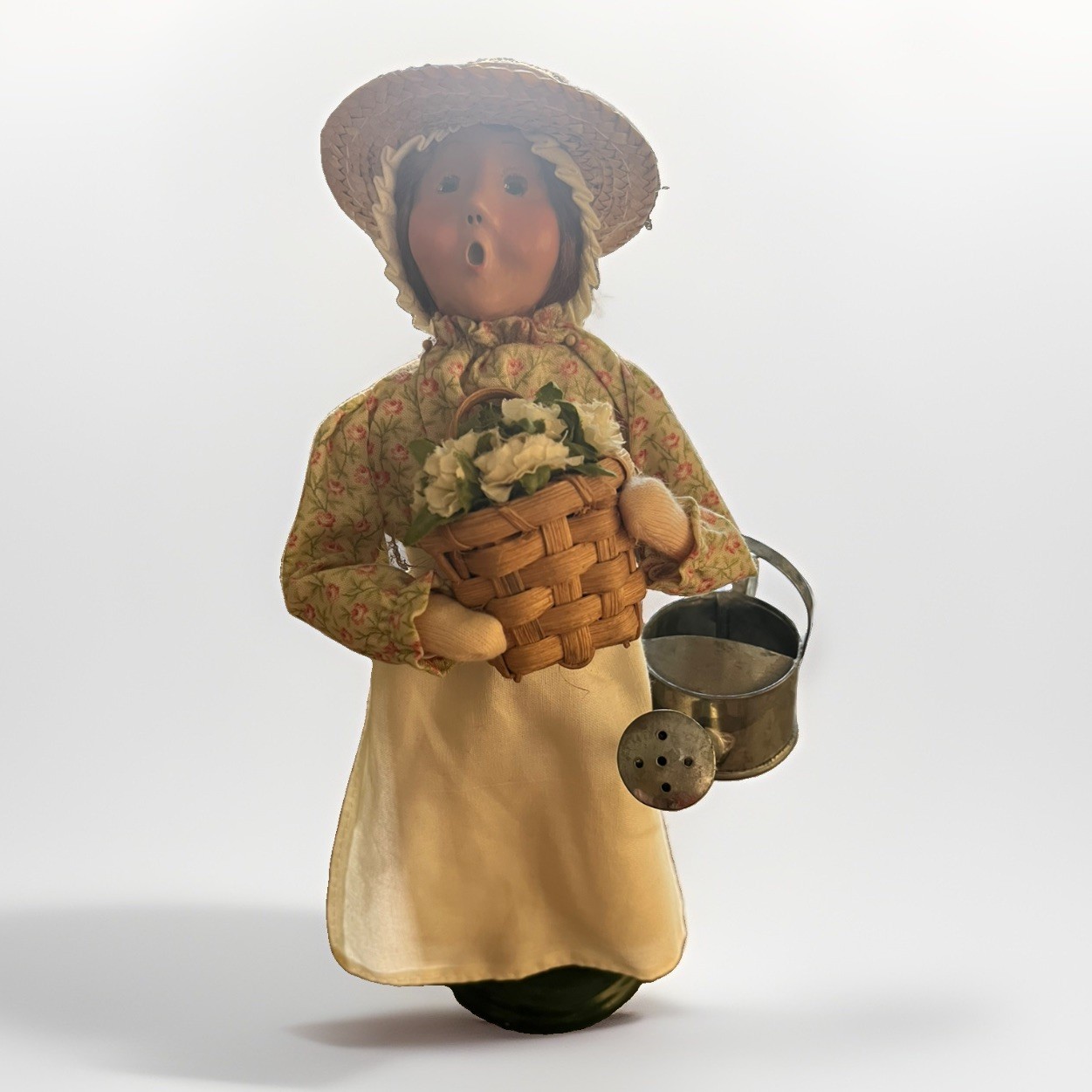 Byers\' Choice 2003 Williamsburg Gardening Woman Flower Basket Watering Can