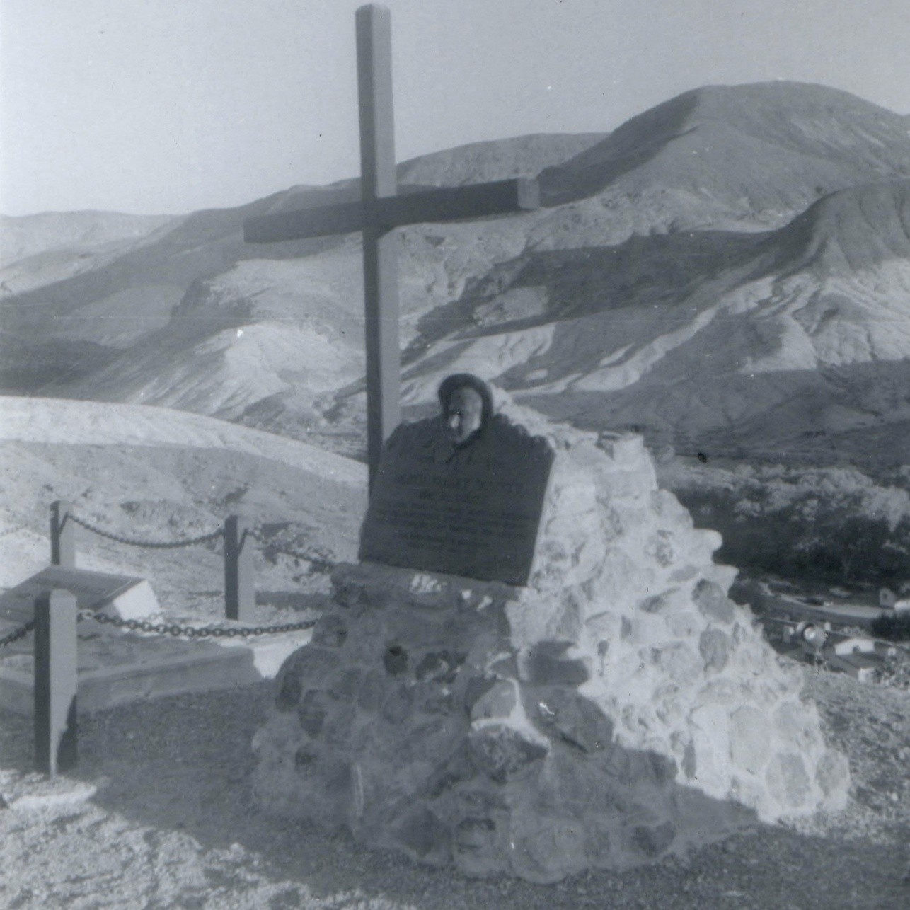 c1950s Desert Memorial Cross Stone Cairn Plaque Snapshot Photo Mountain Overlook
